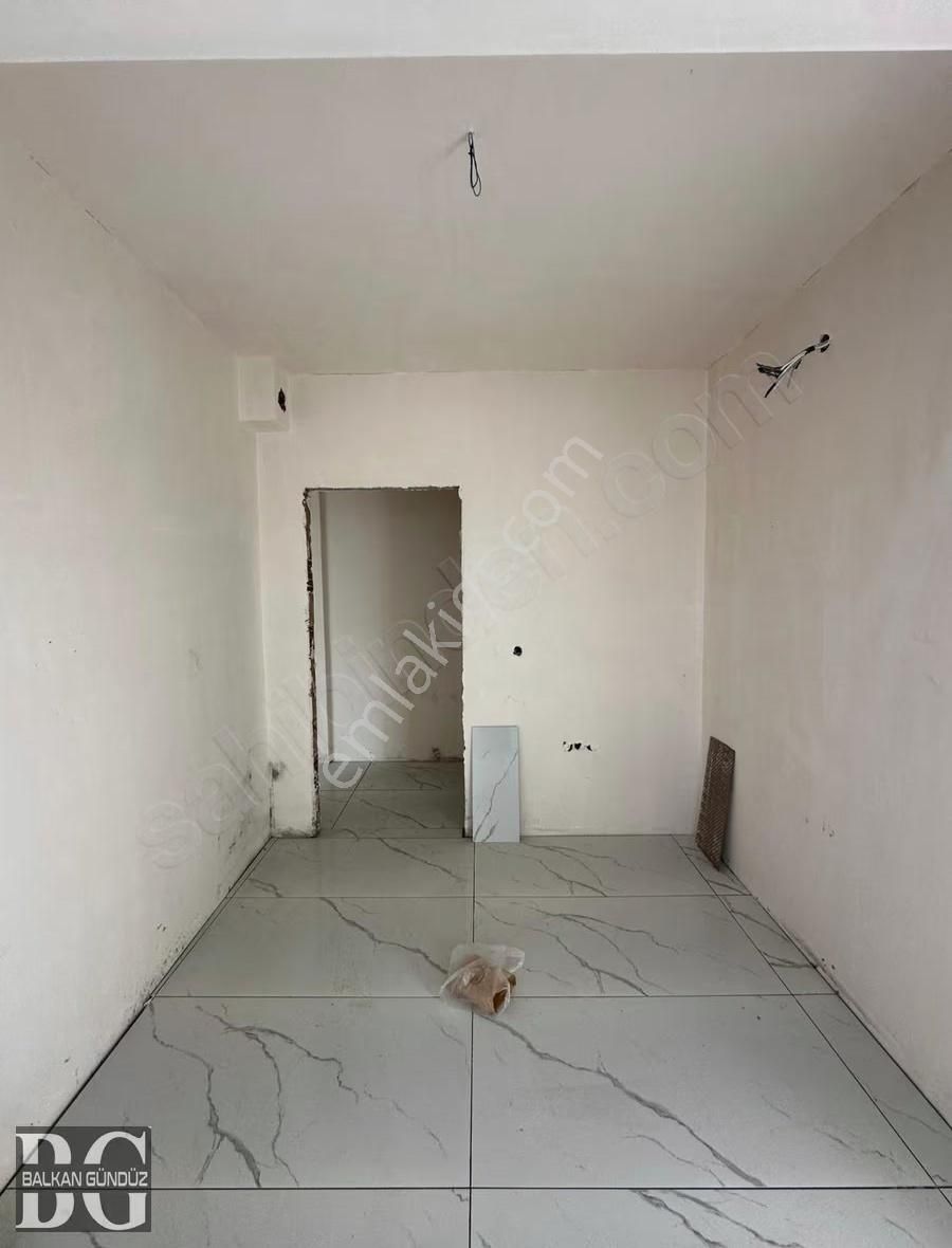 71 Evler Mah. Ertaş Tranvay Durağı Yanı Satılık 95 M² 2+1 - Görsel 3