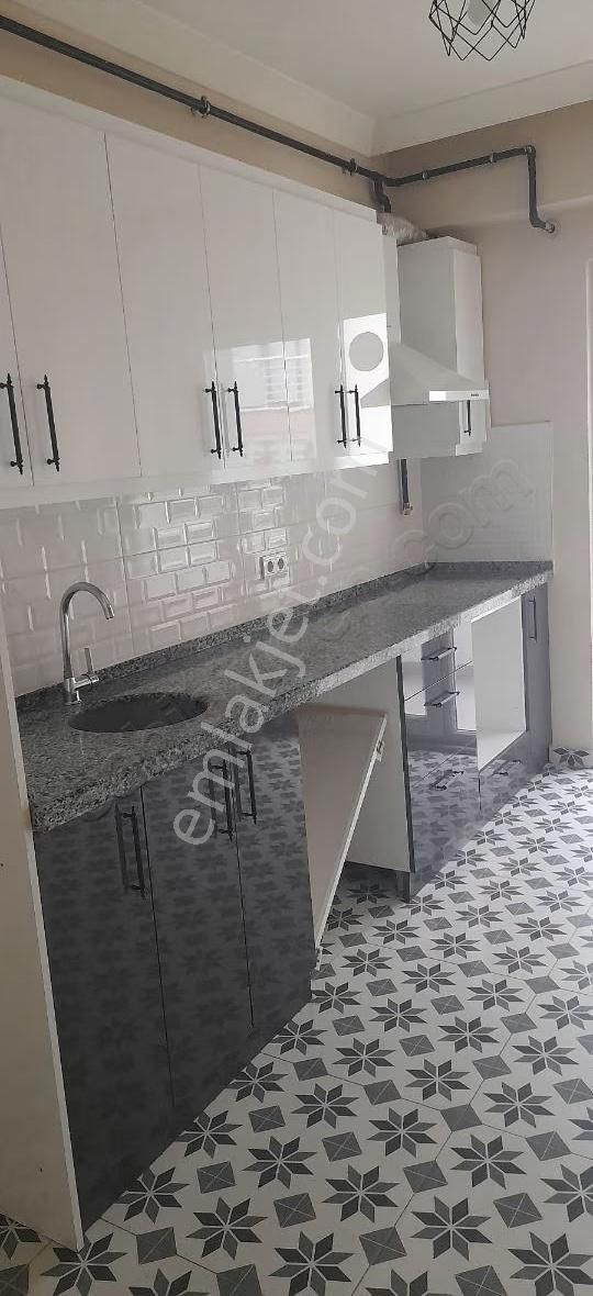 Cumhuriyet Mahallesinin Merkezinde Pazara 100 M Uzaklıkta - Görsel 16