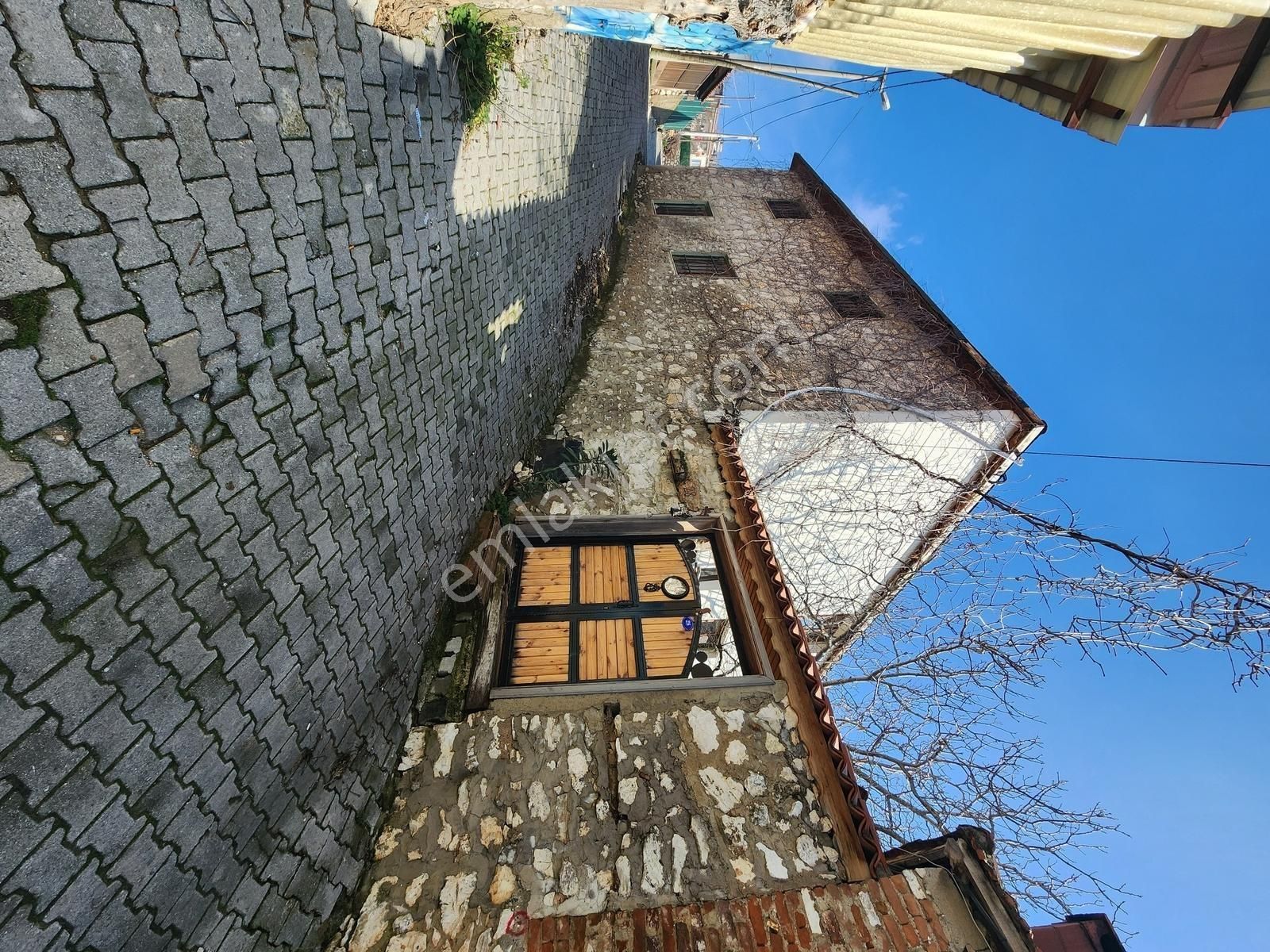 Bornova Yakaköy Merkez Satılık Taş Villa