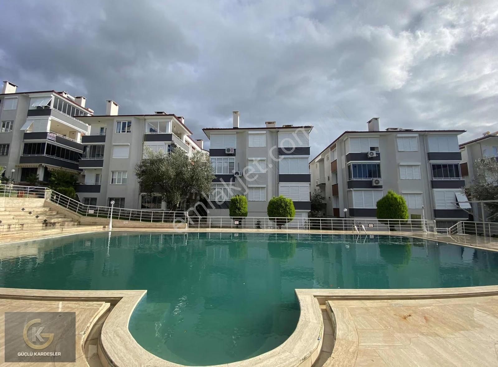 Güçlü Kardeşler Havuzlu Site İçerisinde 3+1 Orta Kat Daire - Görsel 10