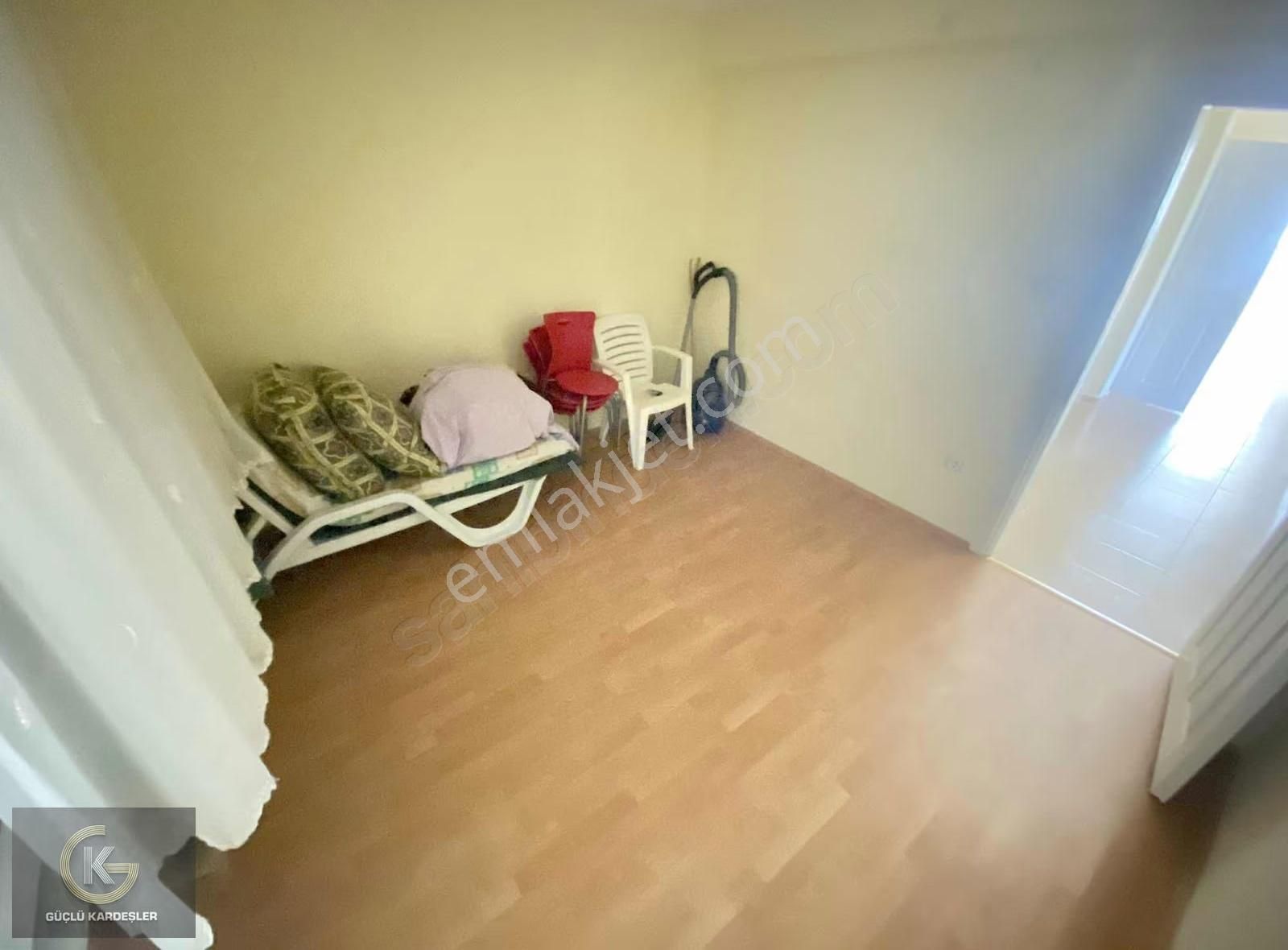 Güçlü Kardeşler Havuzlu Site İçerisinde 3+1 Orta Kat Daire - Görsel 5