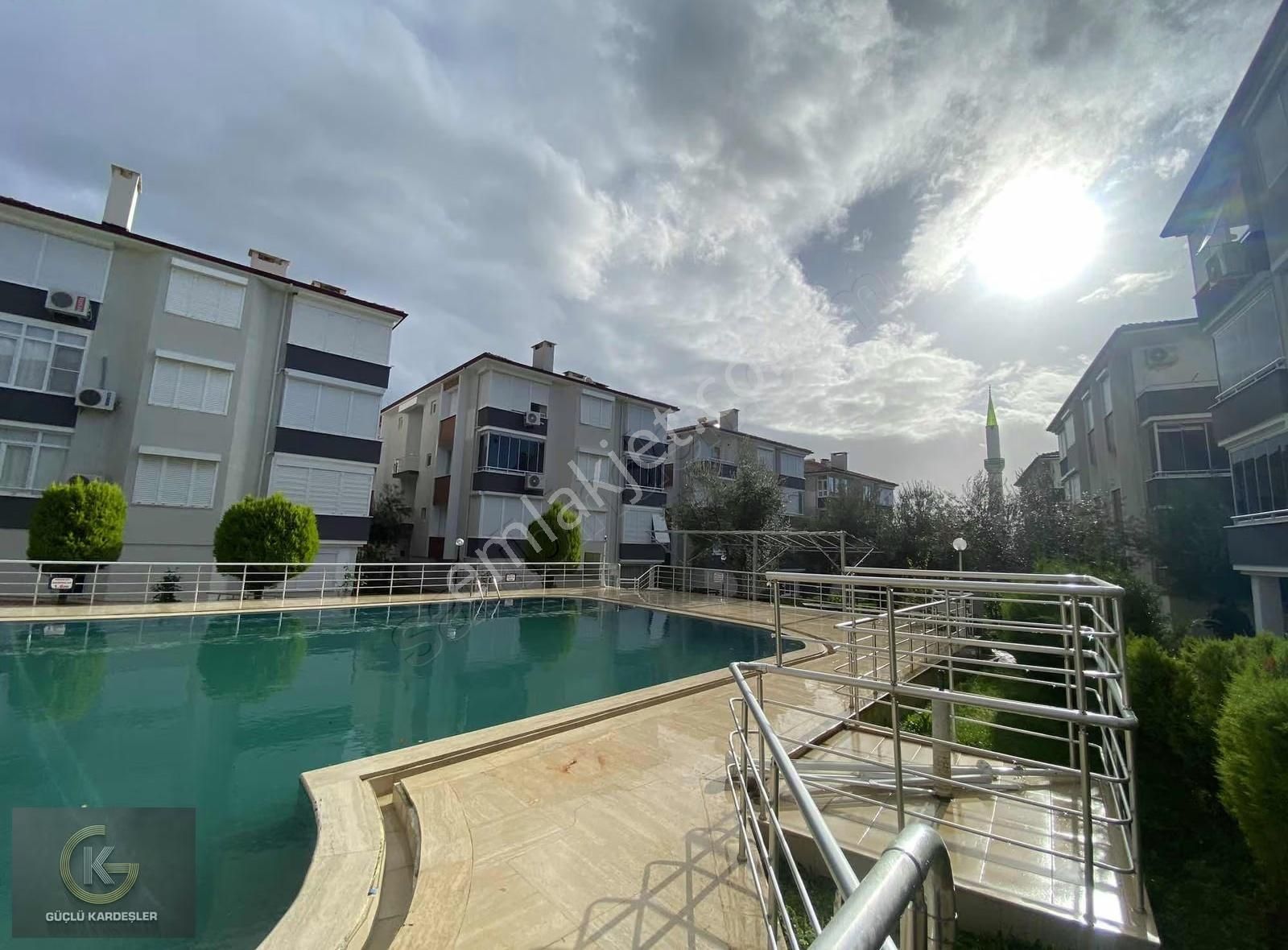 Güçlü Kardeşler Havuzlu Site İçerisinde 3+1 Orta Kat Daire - Görsel 6