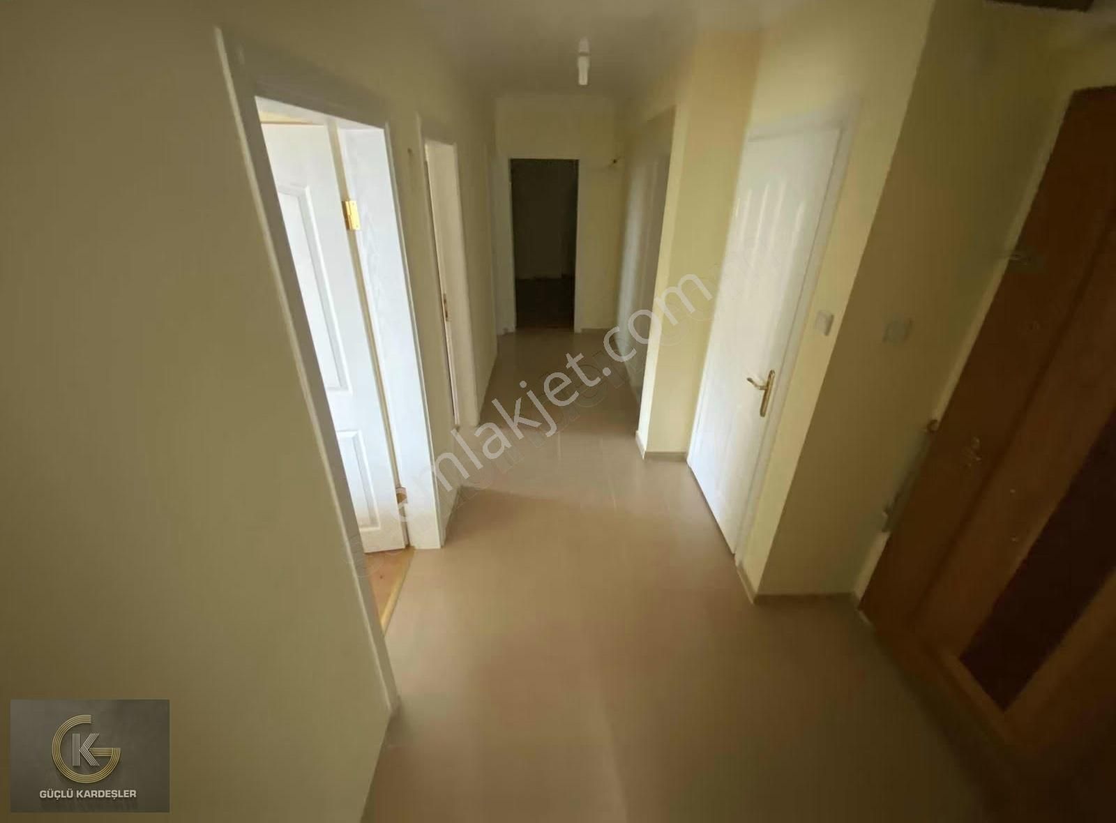 Güçlü Kardeşler Havuzlu Site İçerisinde 3+1 Orta Kat Daire - Görsel 11
