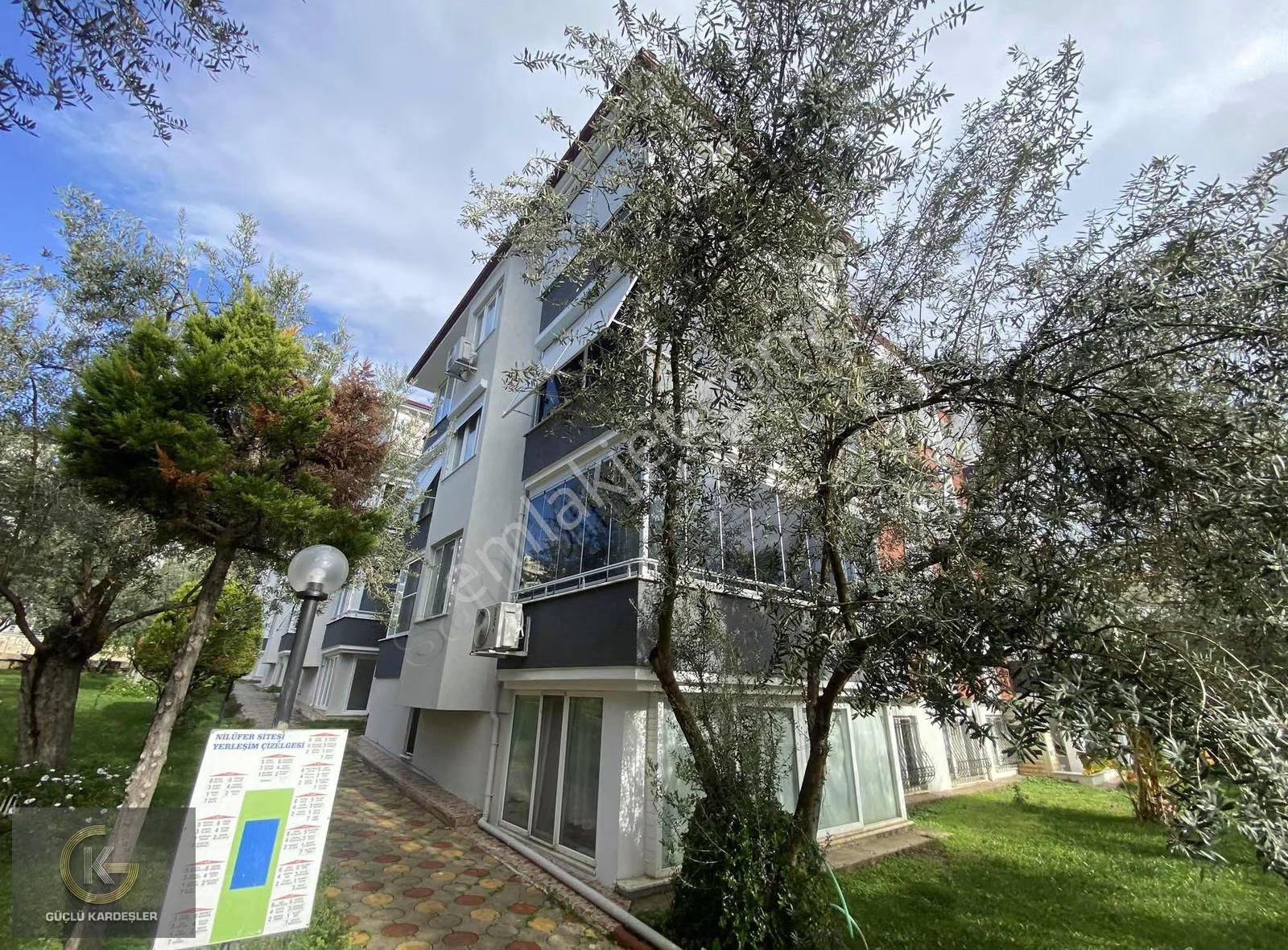Güçlü Kardeşler Havuzlu Site İçerisinde 3+1 Orta Kat Daire - Görsel 8