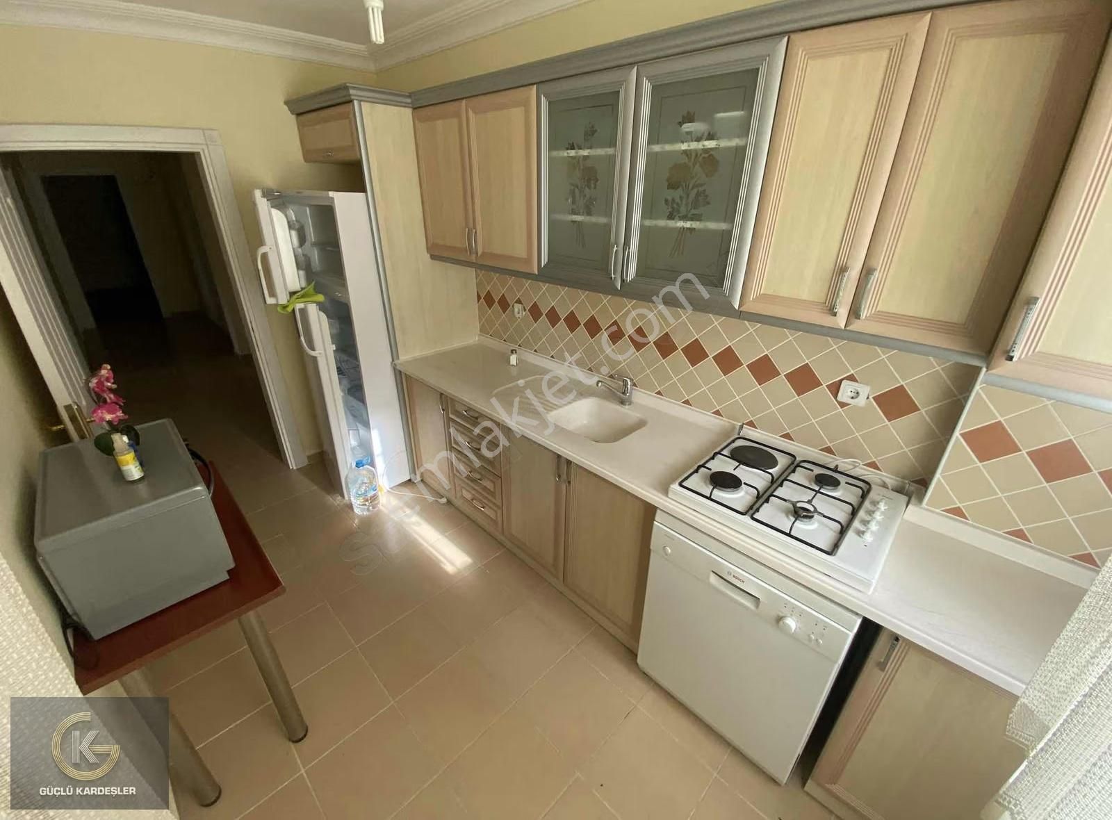 Güçlü Kardeşler Havuzlu Site İçerisinde 3+1 Orta Kat Daire - Görsel 15