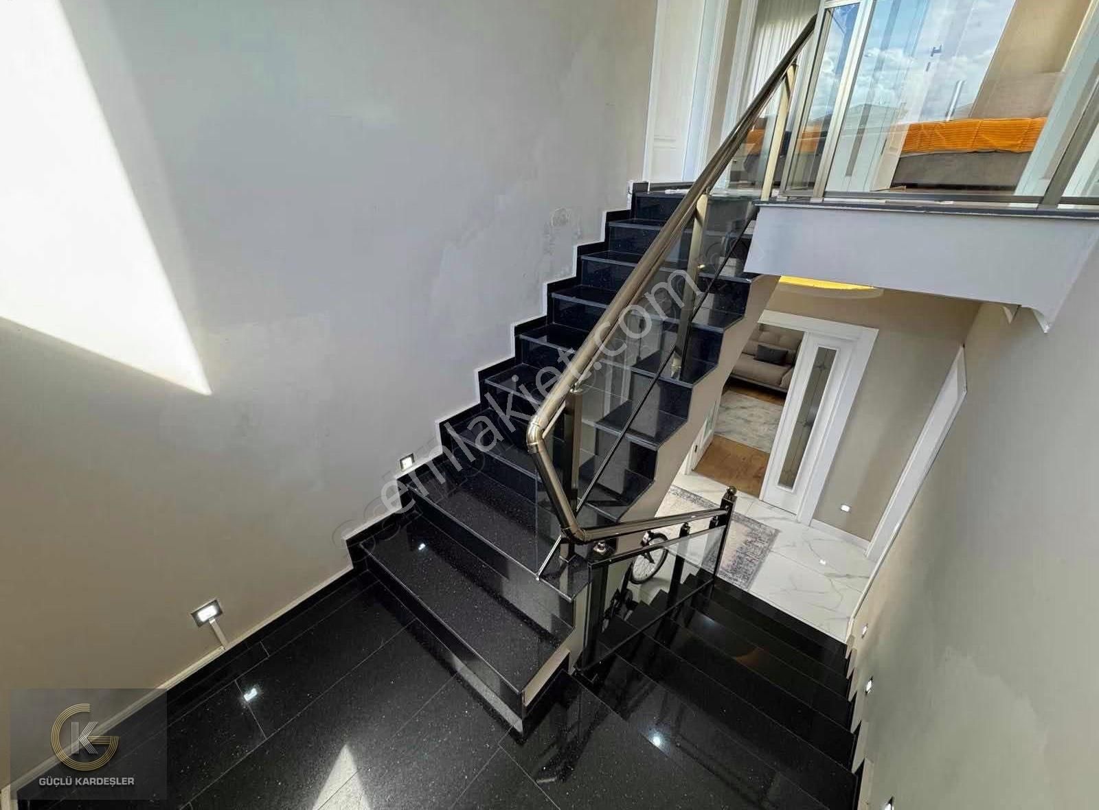 Güçlü Kardeşler Havuzlu Butik Site İçerisinde 3+1 Lüks Villa - Görsel 19