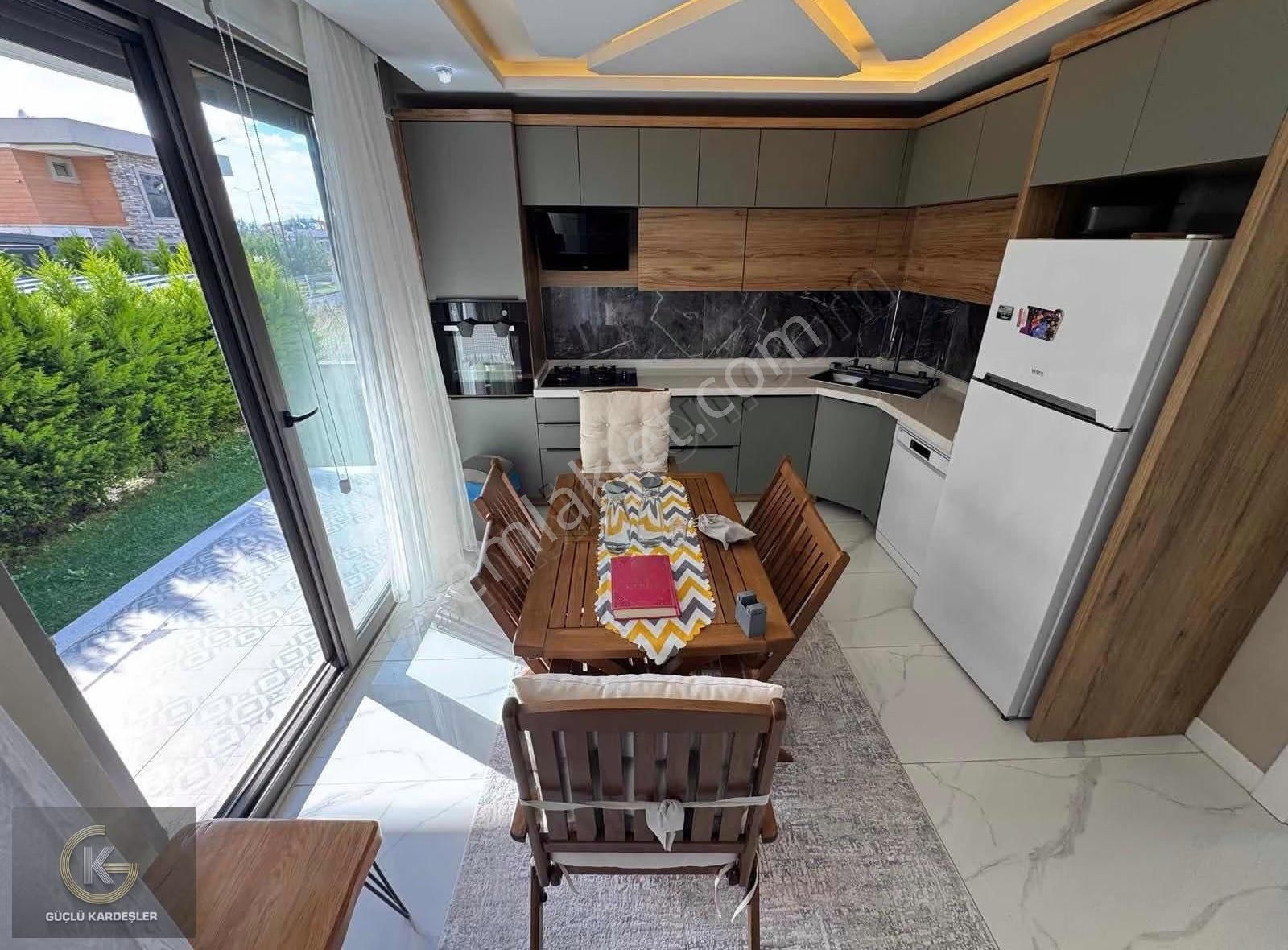 Güçlü Kardeşler Havuzlu Butik Site İçerisinde 3+1 Lüks Villa - Görsel 24