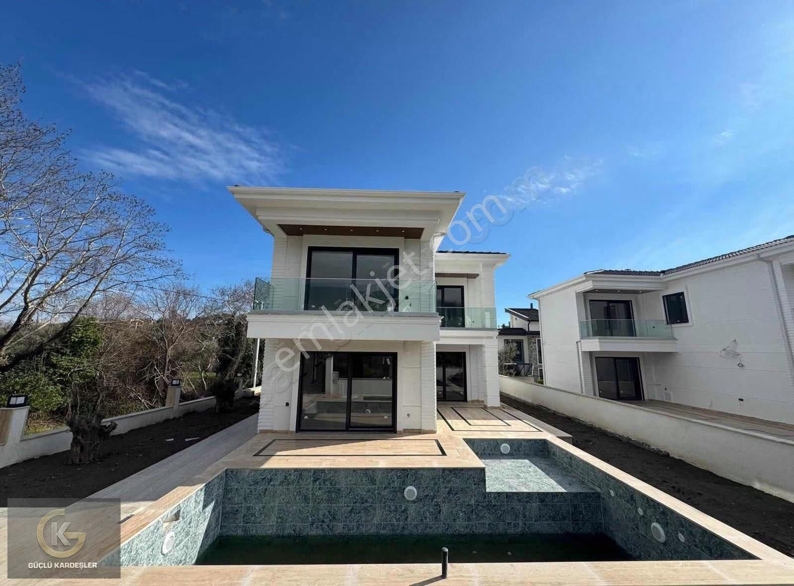 Güçlü Kardeşler 400m2 Arsa İçerisinde Özel Havuzlu Lüks Villa