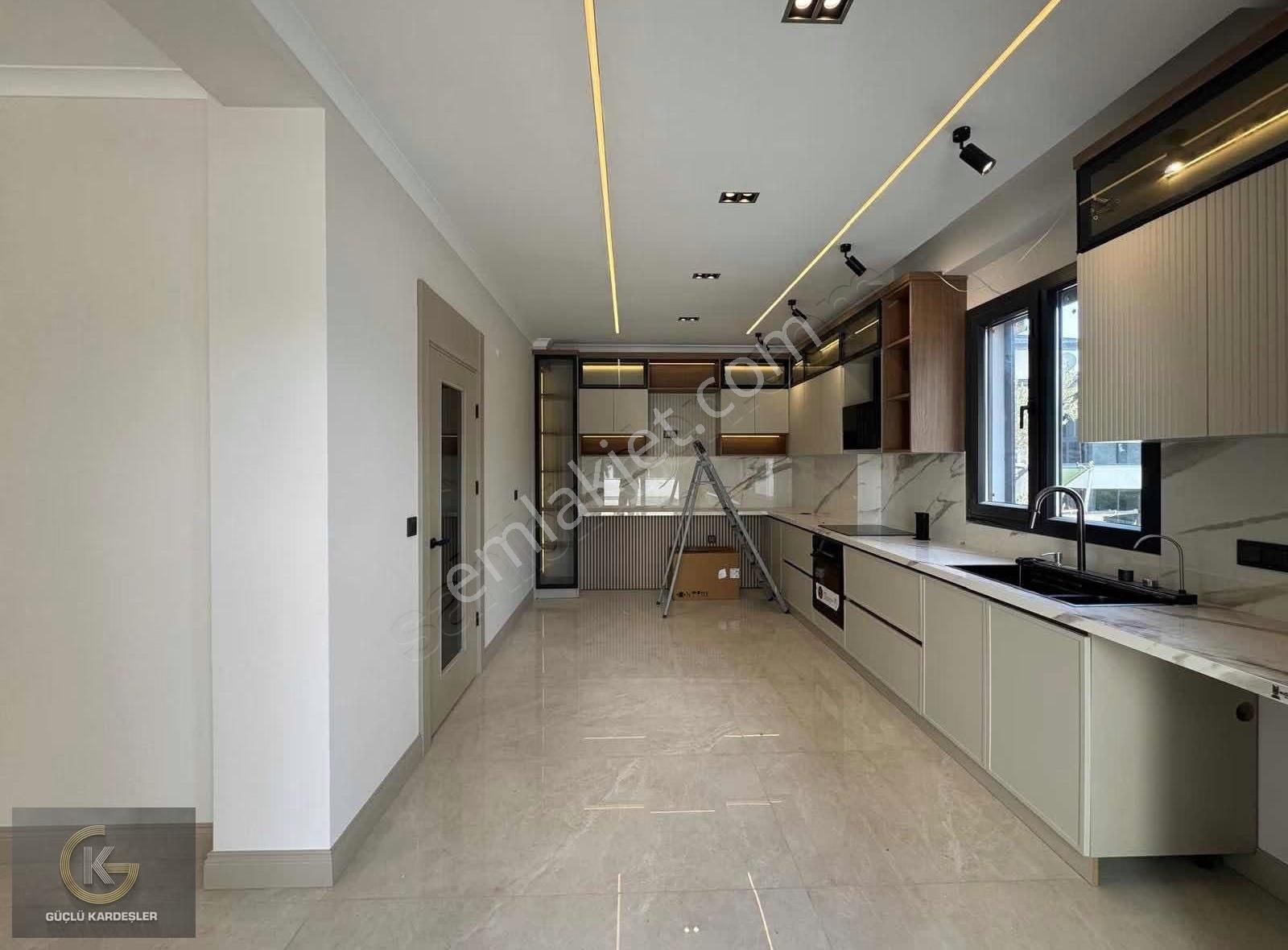 Güçlü Kardeşler 400m2 Arsa İçerisinde Özel Havuzlu Lüks Villa - Görsel 8