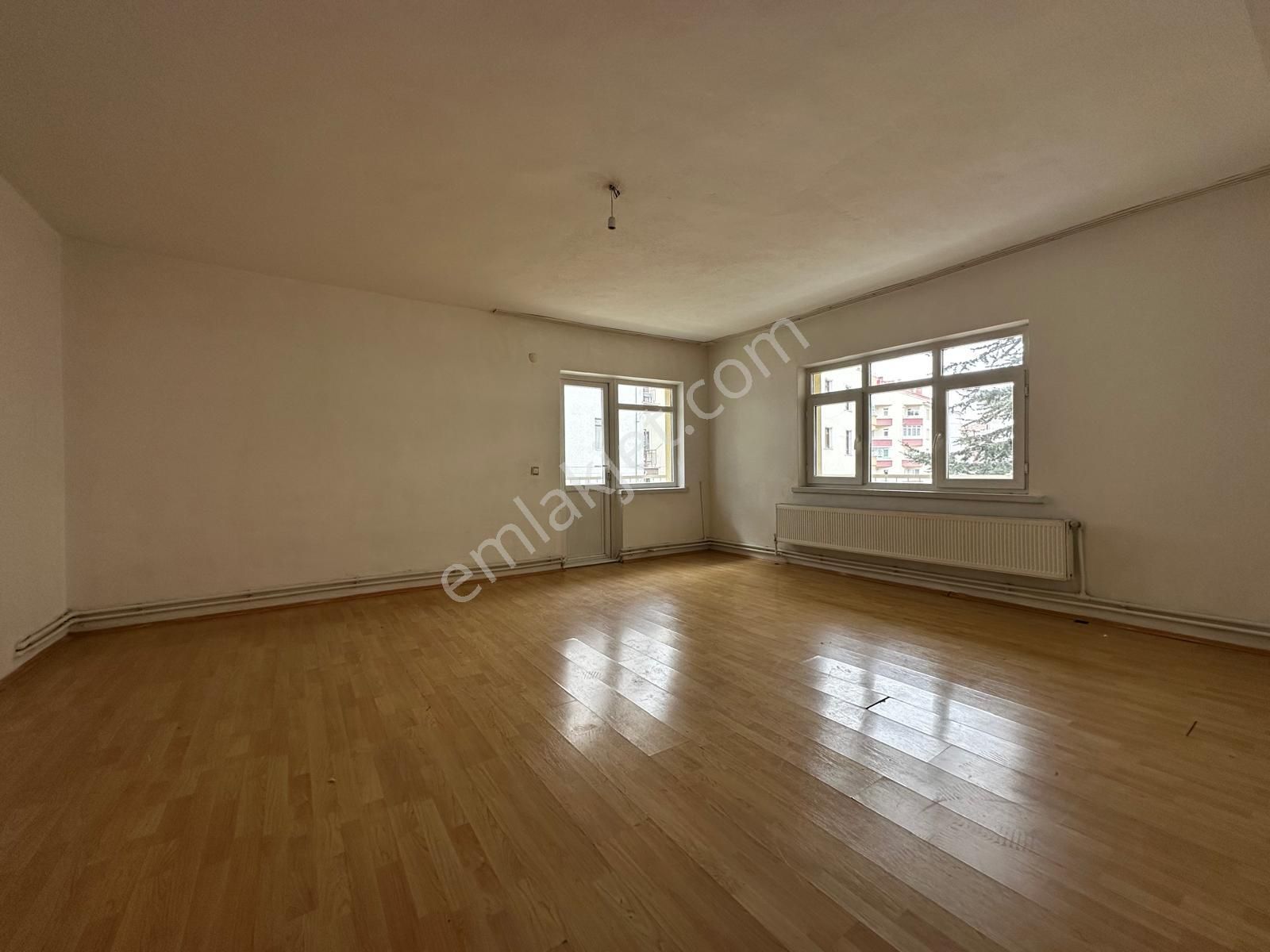 Pursaklar Mehmet Zengin Emlak'tan Fatih Mah. Çarşı İçinde 1.kat 3+1 Daire - Görsel 10