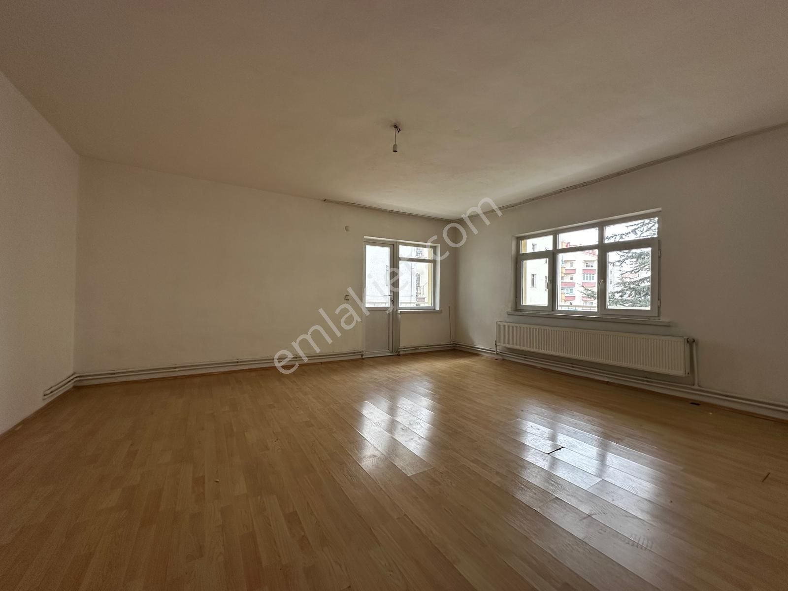 Pursaklar Mehmet Zengin Emlak'tan Fatih Mah. Çarşı İçinde 1.kat 3+1 Daire - Görsel 9