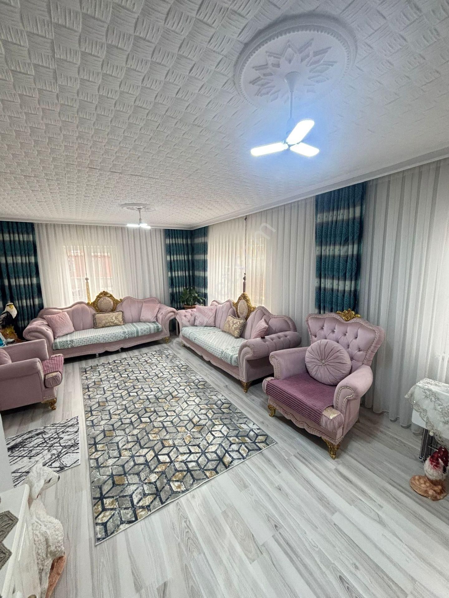 Mamak - Başak Mahallesinde Katta 3 Cepheli 3 Balkonlu 2+1 Satılık Daire !!! - Görsel 2