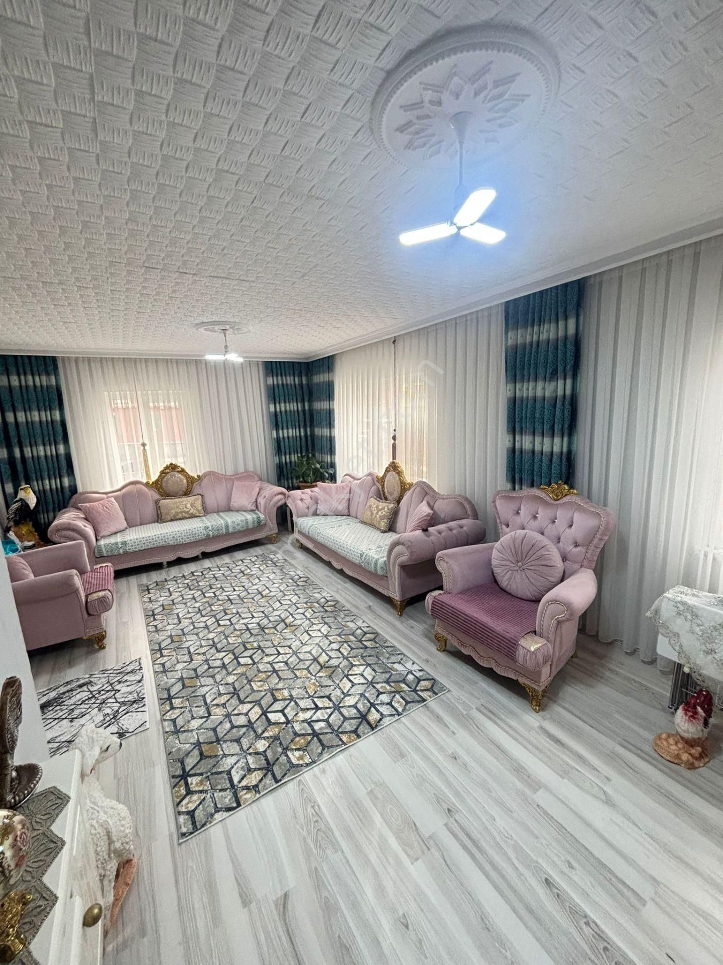 Mamak - Başak Mahallesinde Katta 3 Cepheli 3 Balkonlu 2+1 Satılık Daire !!! - Görsel 3