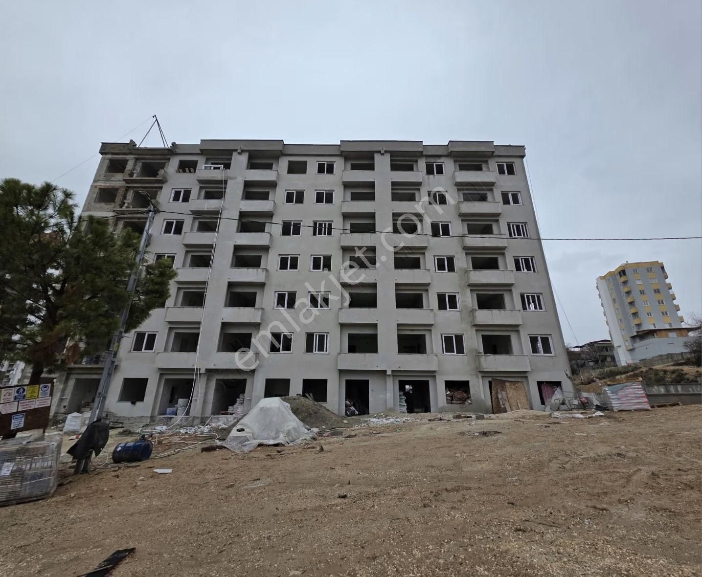 Gültepe Mahallesi Satılık 1+1 Yatay Mimari Güney Cepheli Daire