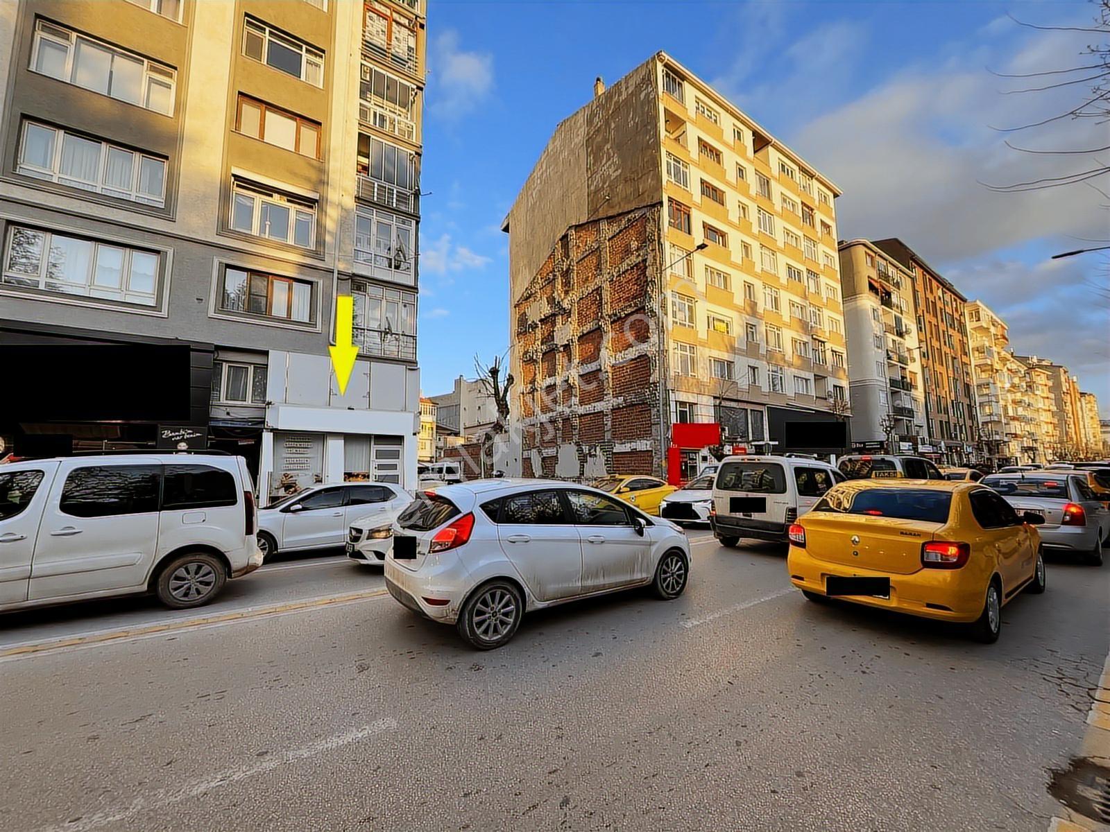 Bess'den Atatürk Cd.üzeri Takasa Açık 300m2 Devren Kralık İşyeri
