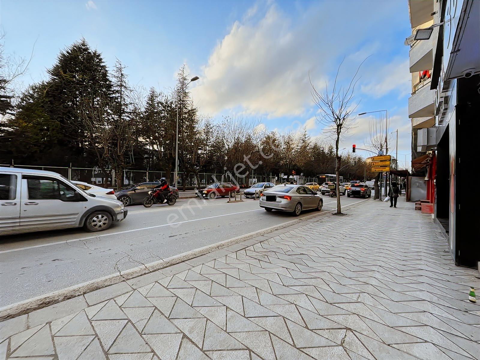 Bess'den Atatürk Cd.üzeri Takasa Açık 300m2 Devren Kralık İşyeri - Görsel 19