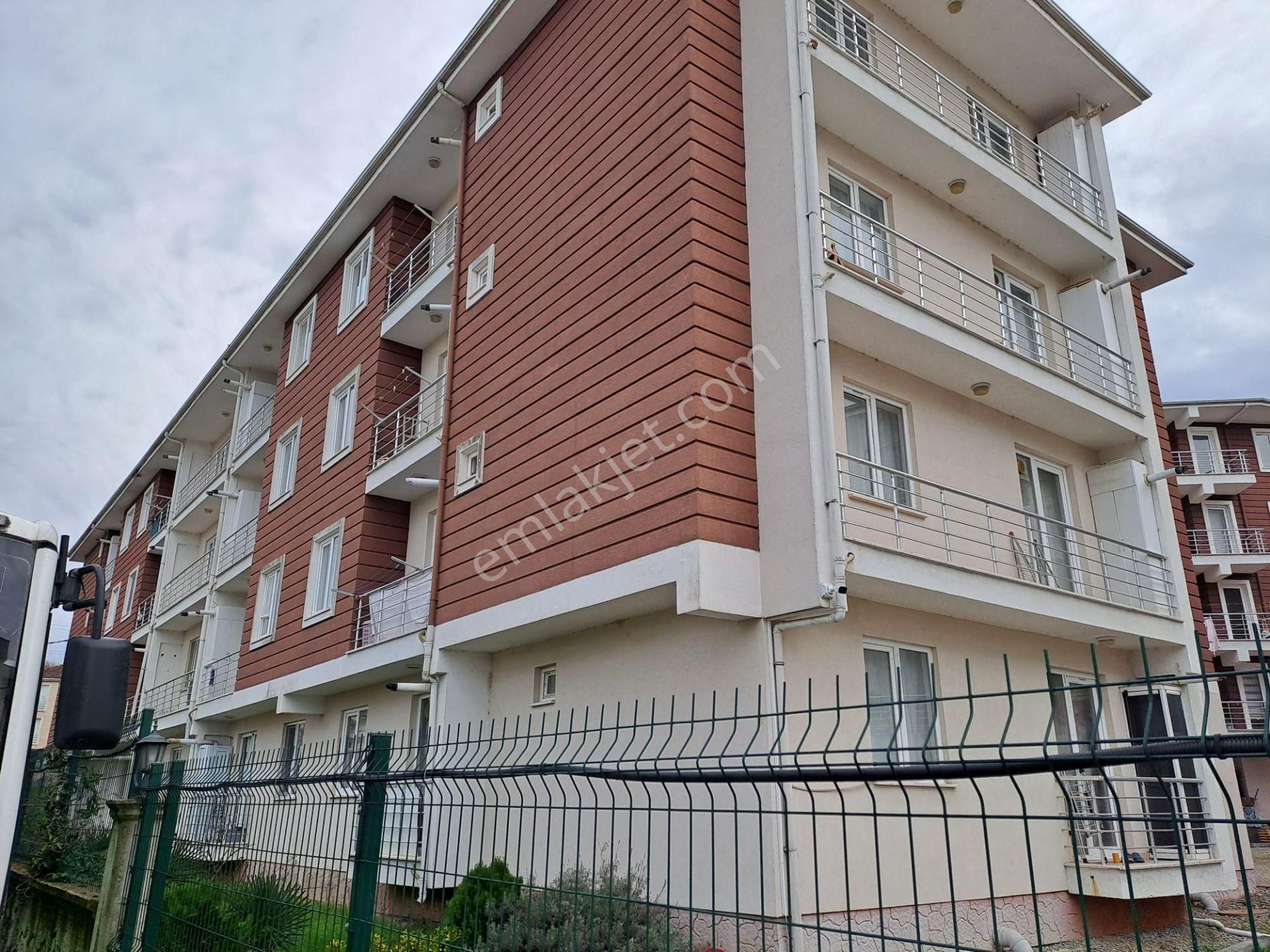 Ünüversiteye Yürüme Mesafesinde Market Ve Kafe Bölgesinde Satılık 1+1 Daire