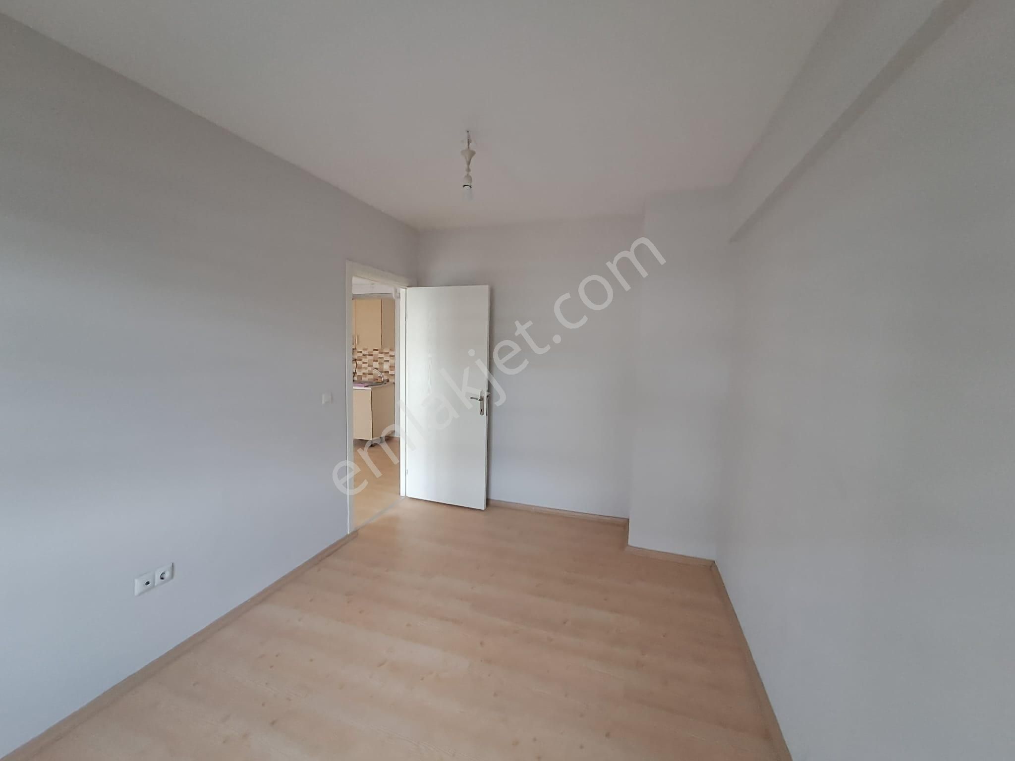 Ünüversiteye Yürüme Mesafesinde Market Ve Kafe Bölgesinde Satılık 1+1 Daire - Görsel 4