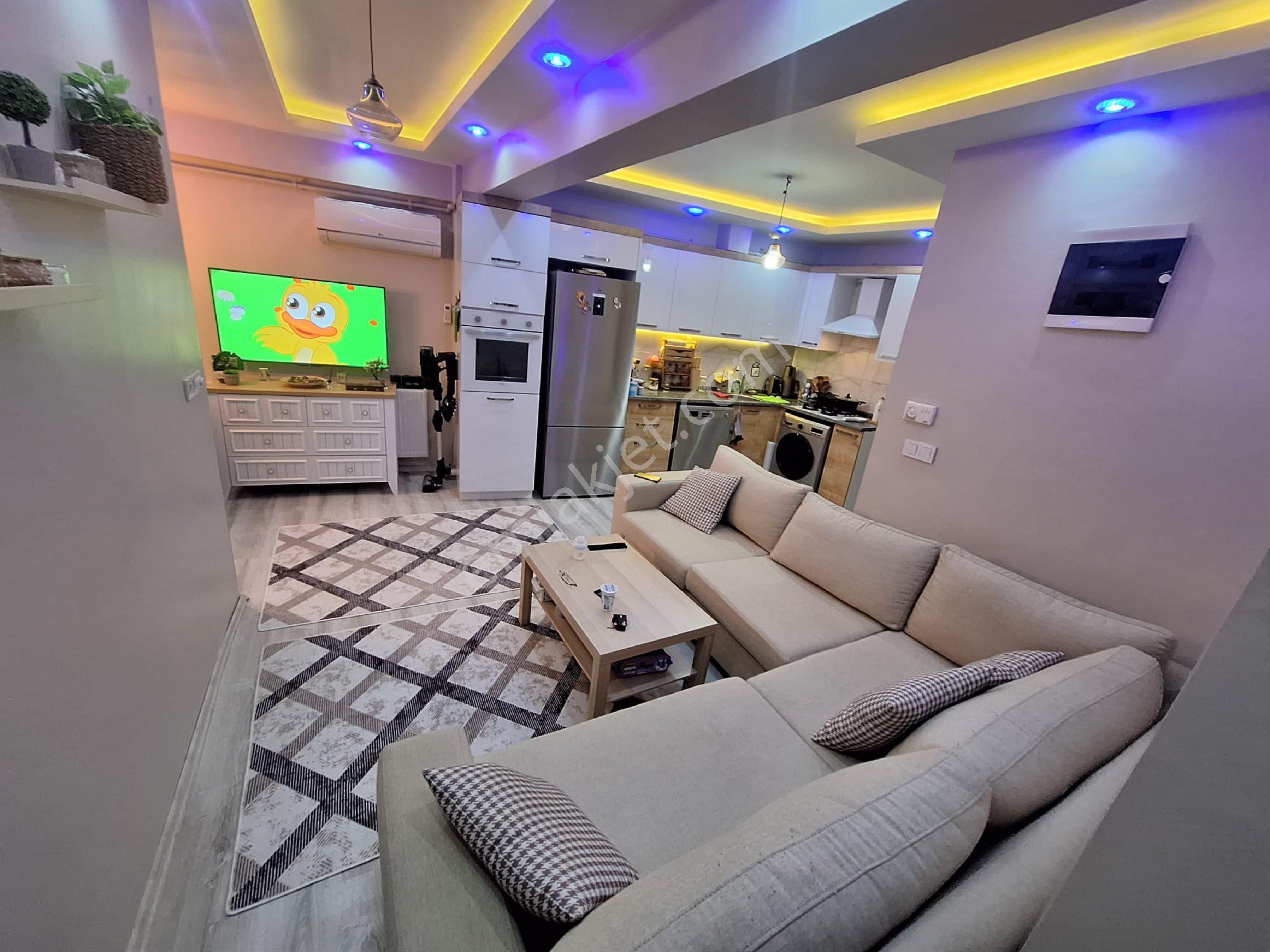 Karabağlar Yunus Emre Kapalı Pazaryeri Karşısında Kiralık Daire