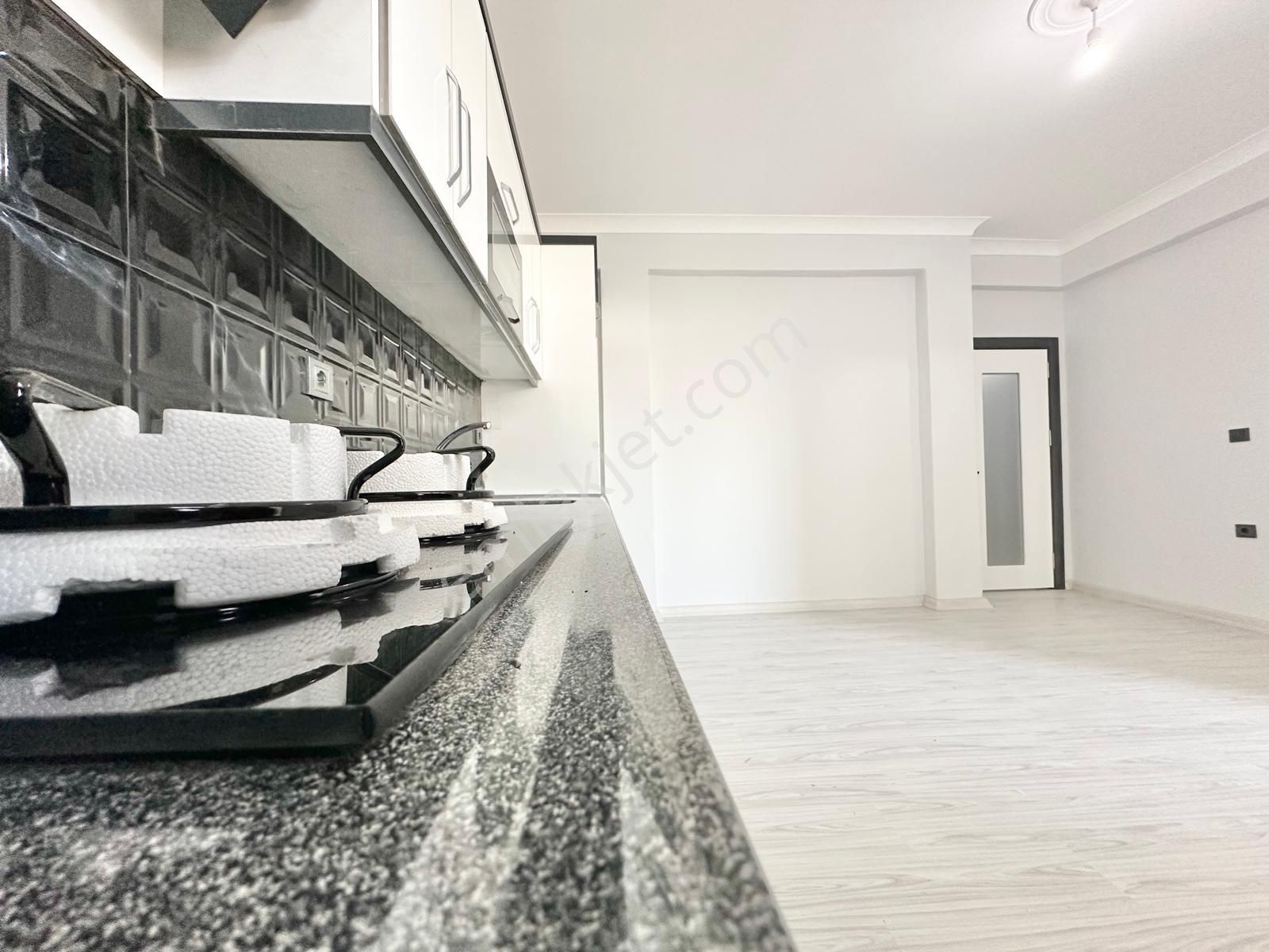 ⭐ay Emlak'tan⭐akçay'da Denize Yakın Ön Cephe Şık Tasarımlı Ara Kat Satılık 1+1 Lüks Daire - Görsel 4