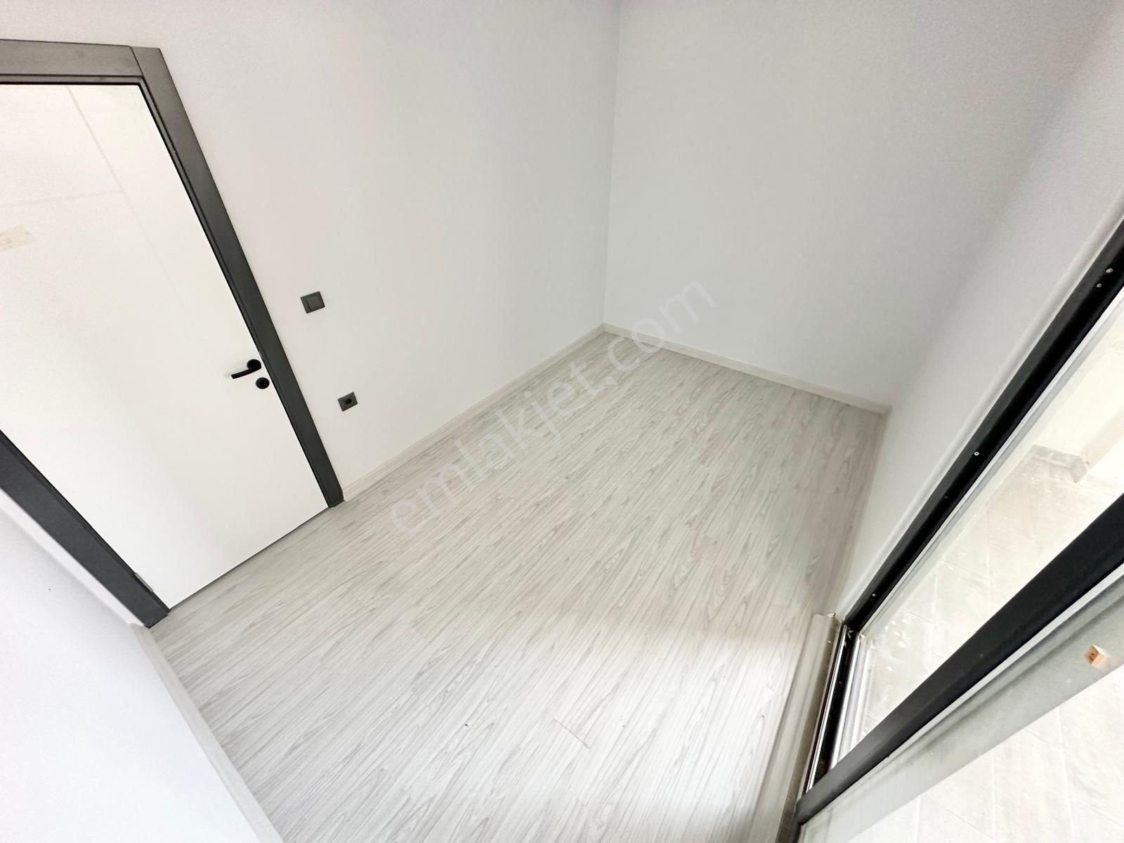 ⭐ay Emlak'tan⭐akçay'da Denize Yakın Ön Cephe Şık Tasarımlı Ara Kat Satılık 1+1 Lüks Daire - Görsel 9