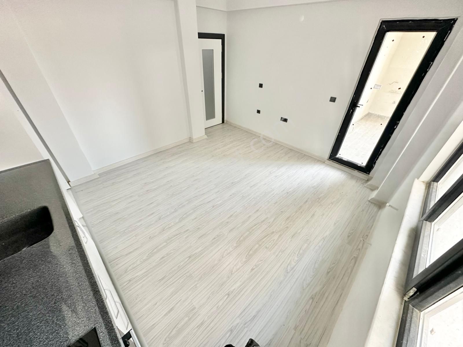 ⭐ay Emlak'tan⭐akçay'da Denize Yakın Ön Cephe Şık Tasarımlı Ara Kat Satılık 1+1 Lüks Daire - Görsel 8