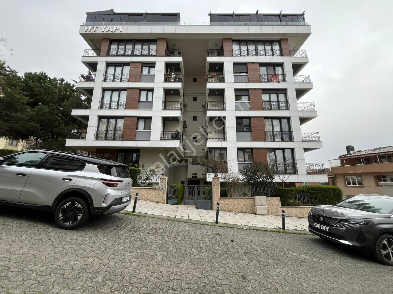 Oben'den Acıbadem'de Metroya Yakın Geniş 3+1 108m² Net Daire