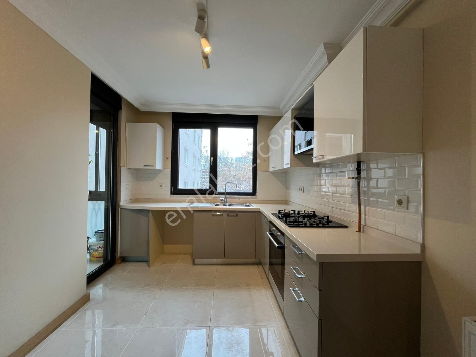 Oben'den Acıbadem'de Metroya Yakın Geniş 3+1 108m² Net Daire - Görsel 8