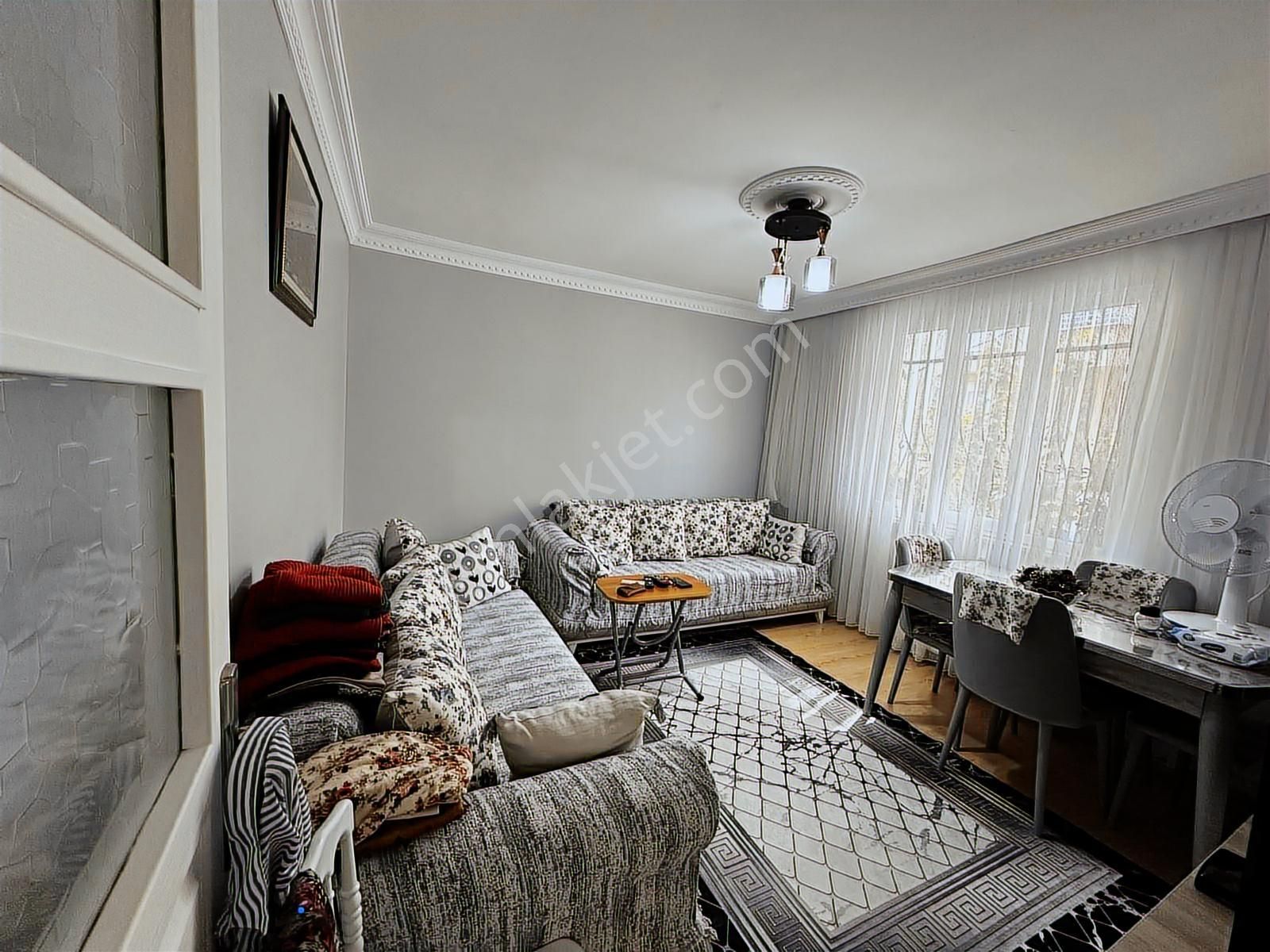 Gaziosmanpaşa Merkez'de Kullanışlı Ferah Satılık 2+1 Daire - Görsel 3