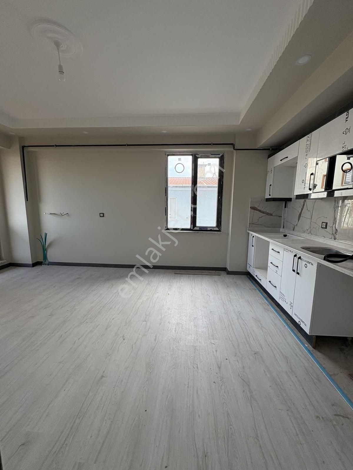 Yavuzhan Gayrimenkul'den Veliköy'de Sıfır 1+1 Kiralık Daire - Görsel 10