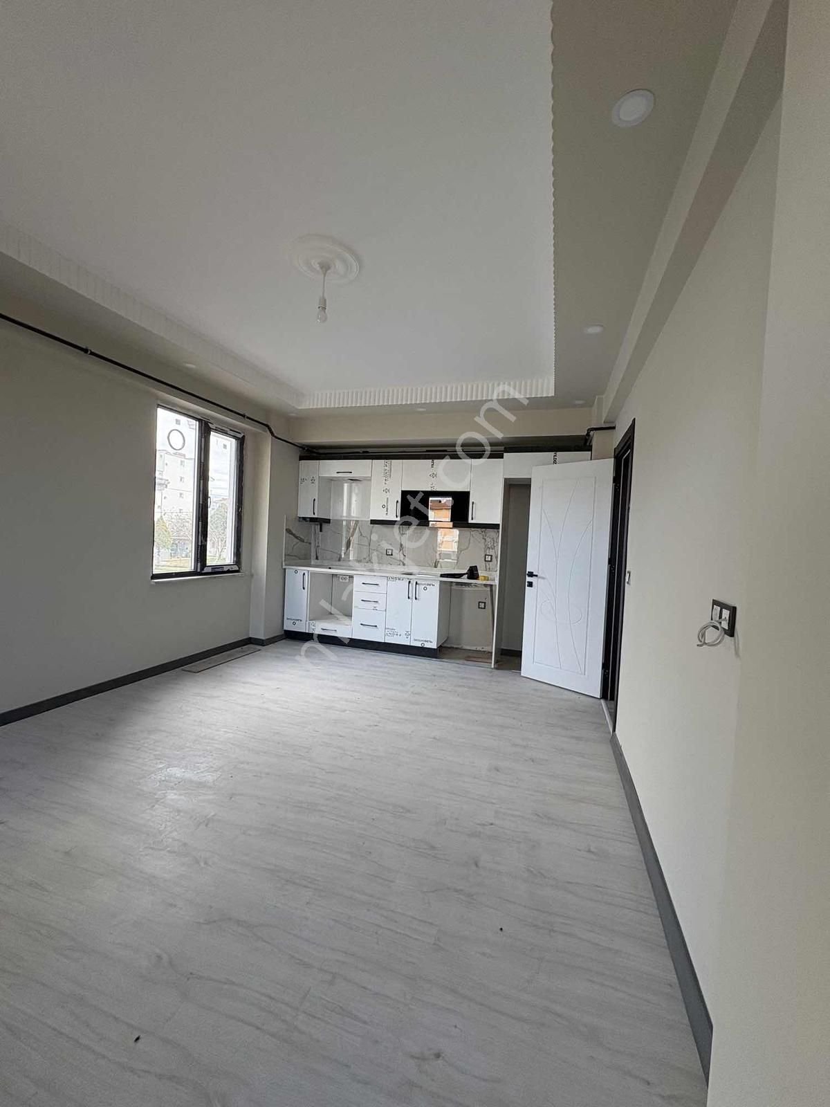 Yavuzhan Gayrimenkul'den Veliköy'de Sıfır 1+1 Kiralık Daire - Görsel 3