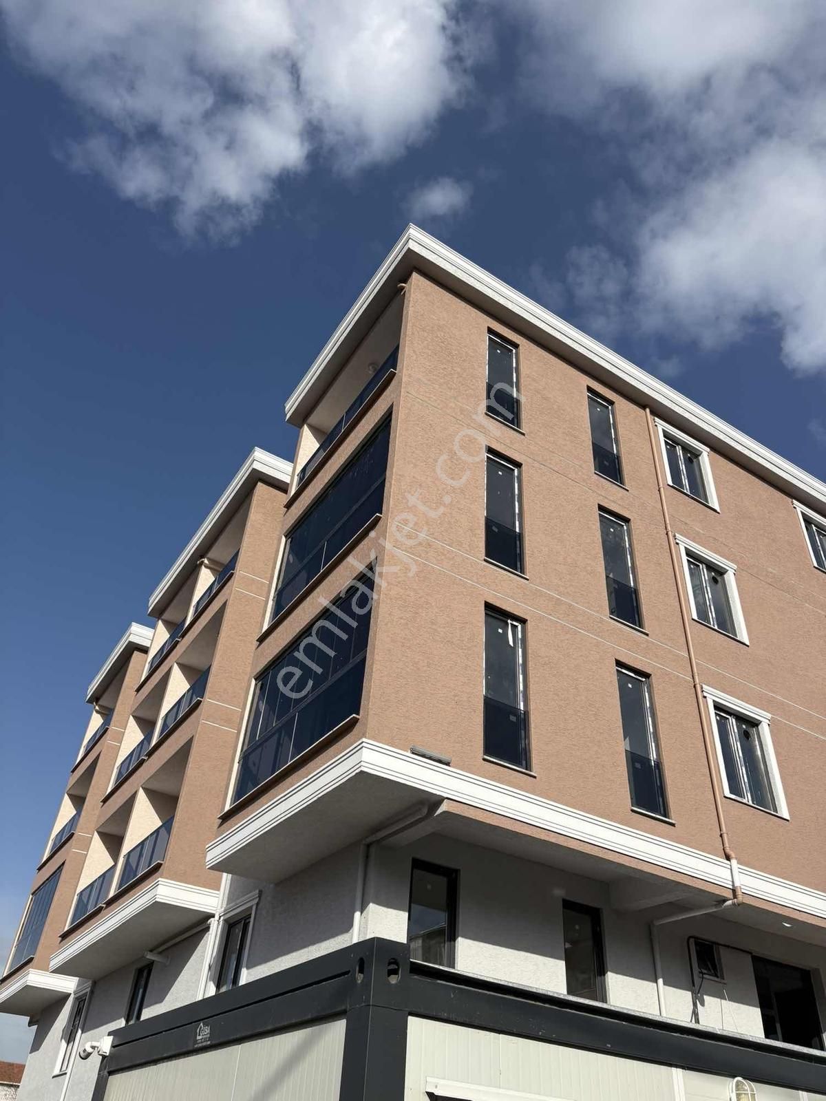 Yavuzhan Gayrimenkul'den Veliköy'de Sıfır 1+1 Kiralık Daire