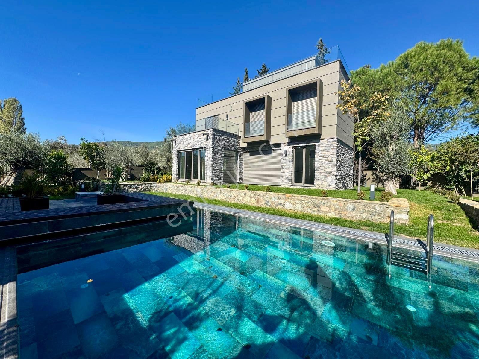 Yükselden Gürede Özel Mimari Havuzlu Ateş Çukurlu 3+1 Villa