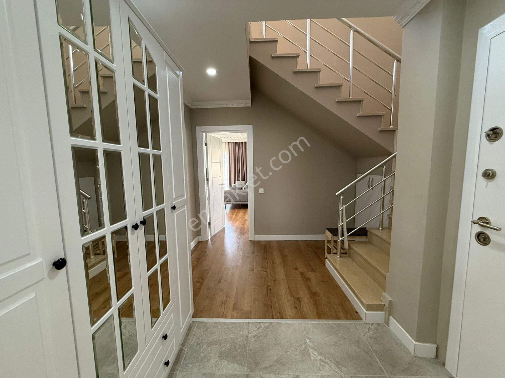 Alanya Oba’da Denize 300m Mesafede Full Eşyalı 3+1 Satılık Dubleks - Görsel 8