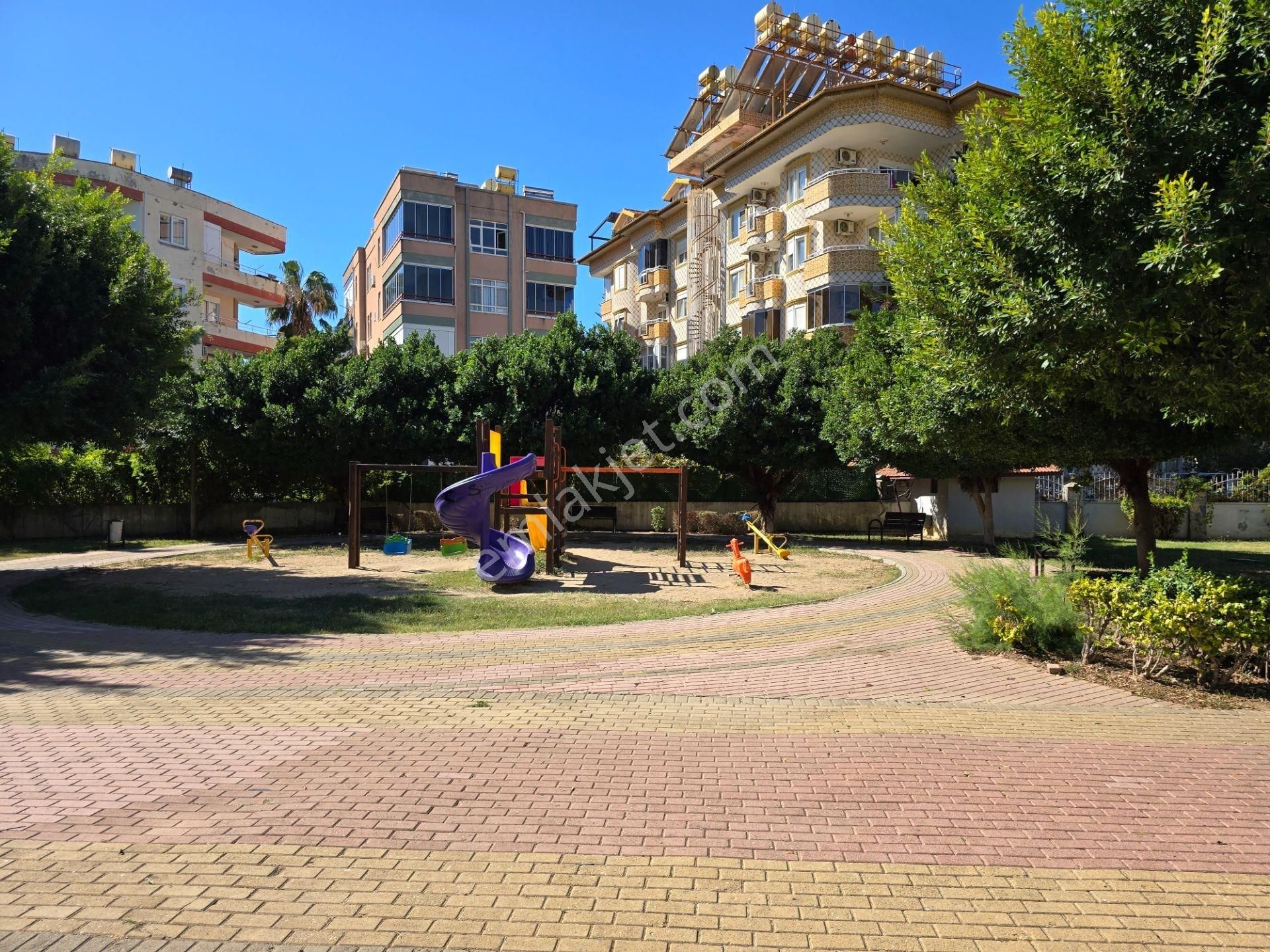 Alanya Oba’da Denize 300m Mesafede Full Eşyalı 3+1 Satılık Dubleks - Görsel 24