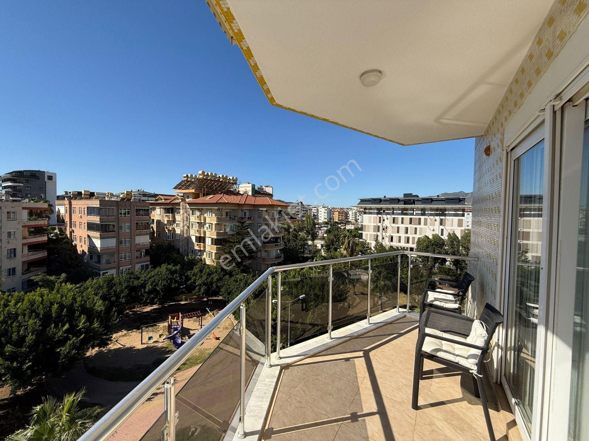 Alanya Oba’da Denize 300m Mesafede Full Eşyalı 3+1 Satılık Dubleks - Görsel 18