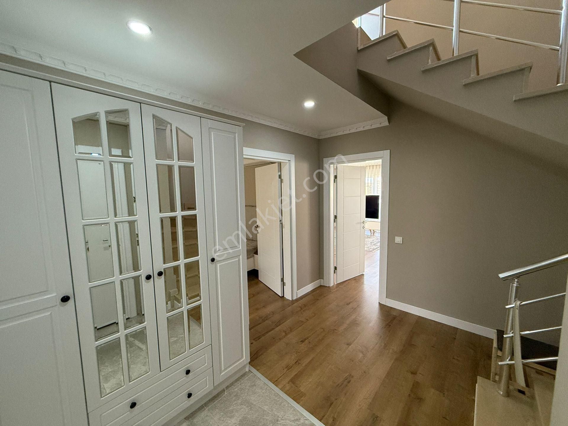 Alanya Oba’da Denize 300m Mesafede Full Eşyalı 3+1 Satılık Dubleks - Görsel 7