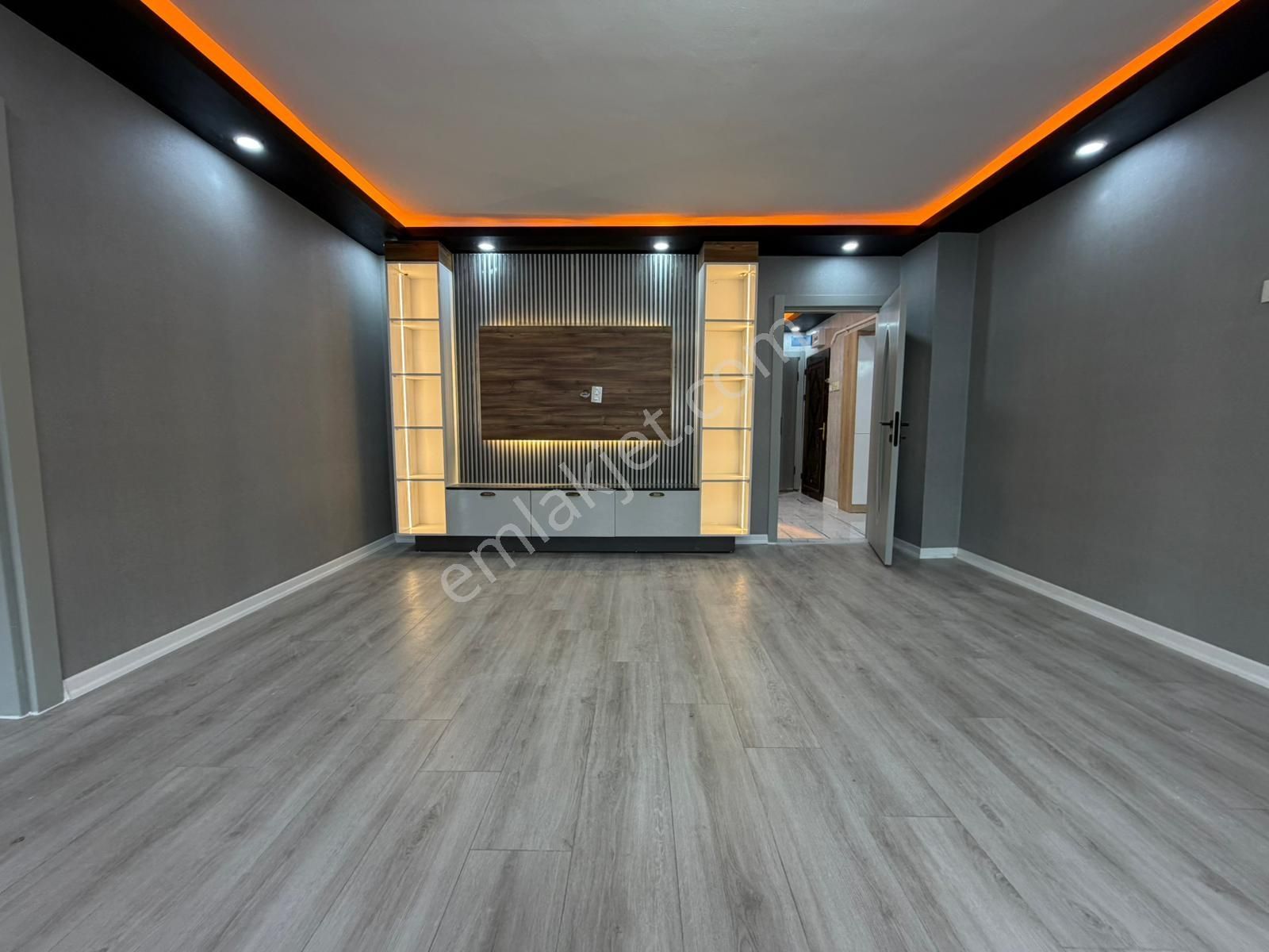 Beyler'den Giyinme Odalı Çift Banyo Çift Balkon Arakat 3+1 Daire