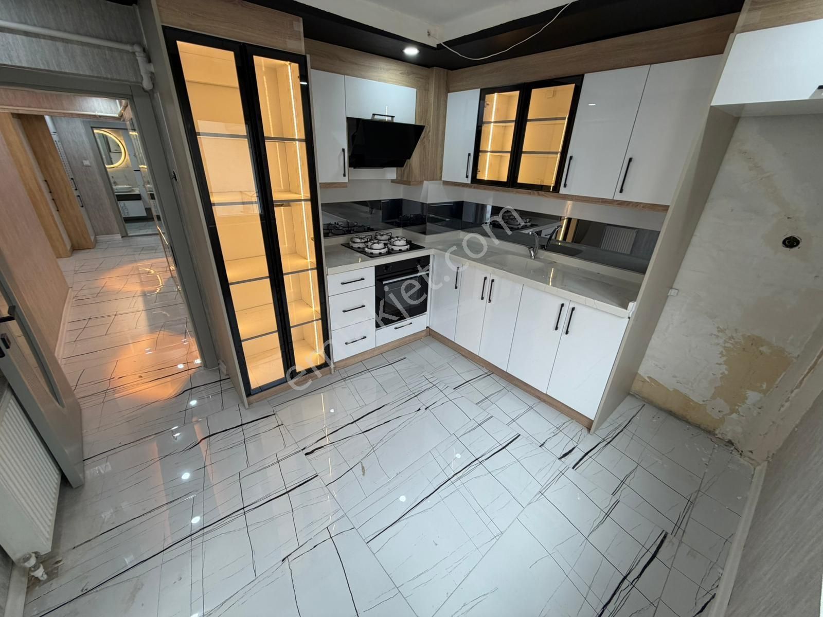 Beyler'den Giyinme Odalı Çift Banyo Çift Balkon Arakat 3+1 Daire - Görsel 12