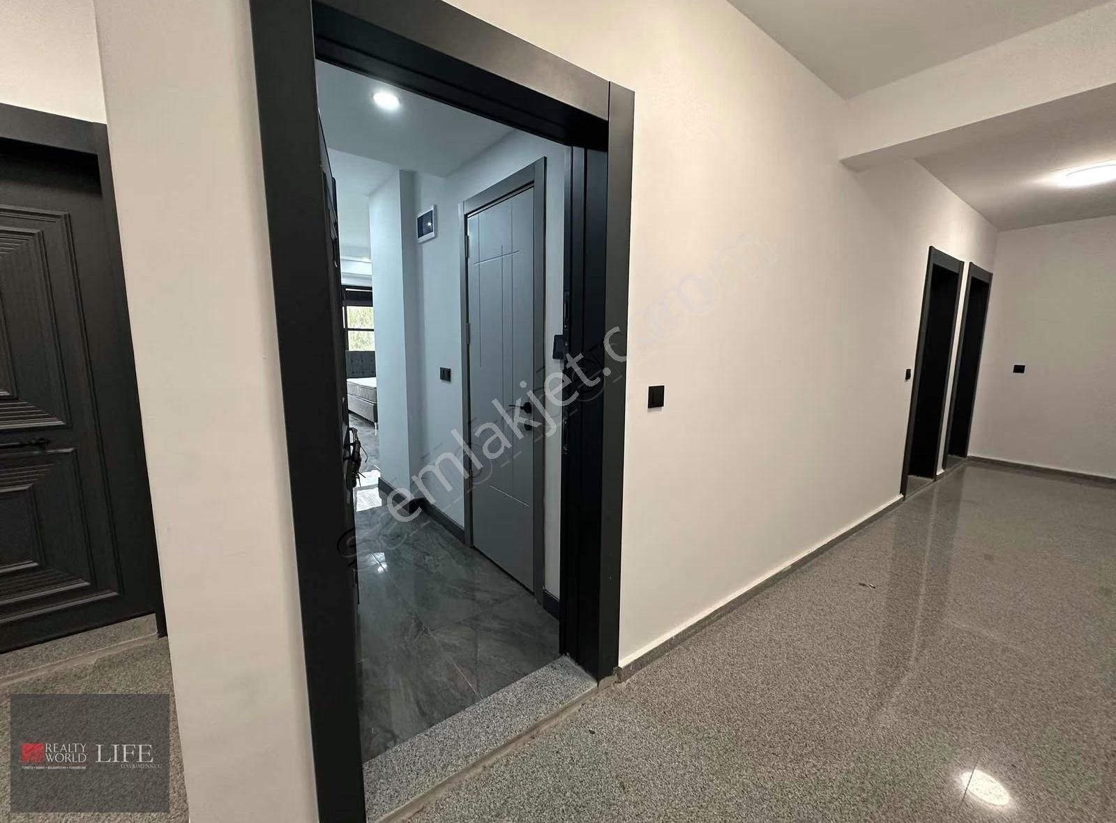 Rw Lıfe// Büyükdere Mah. Faturalar Dahil Eşyalı Kiralık 1+0 - Görsel 10