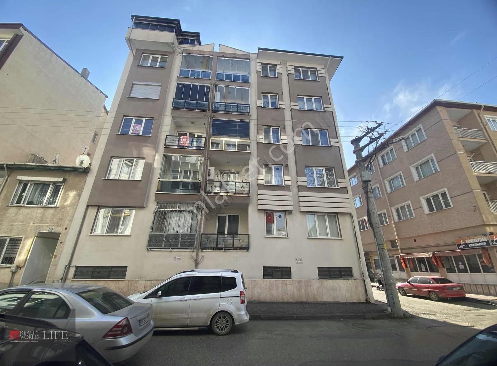 Rw Lıfe// Gökmeydan Mh Dede Efendi Cd Üzerinde Kiralık 3+1 Daire