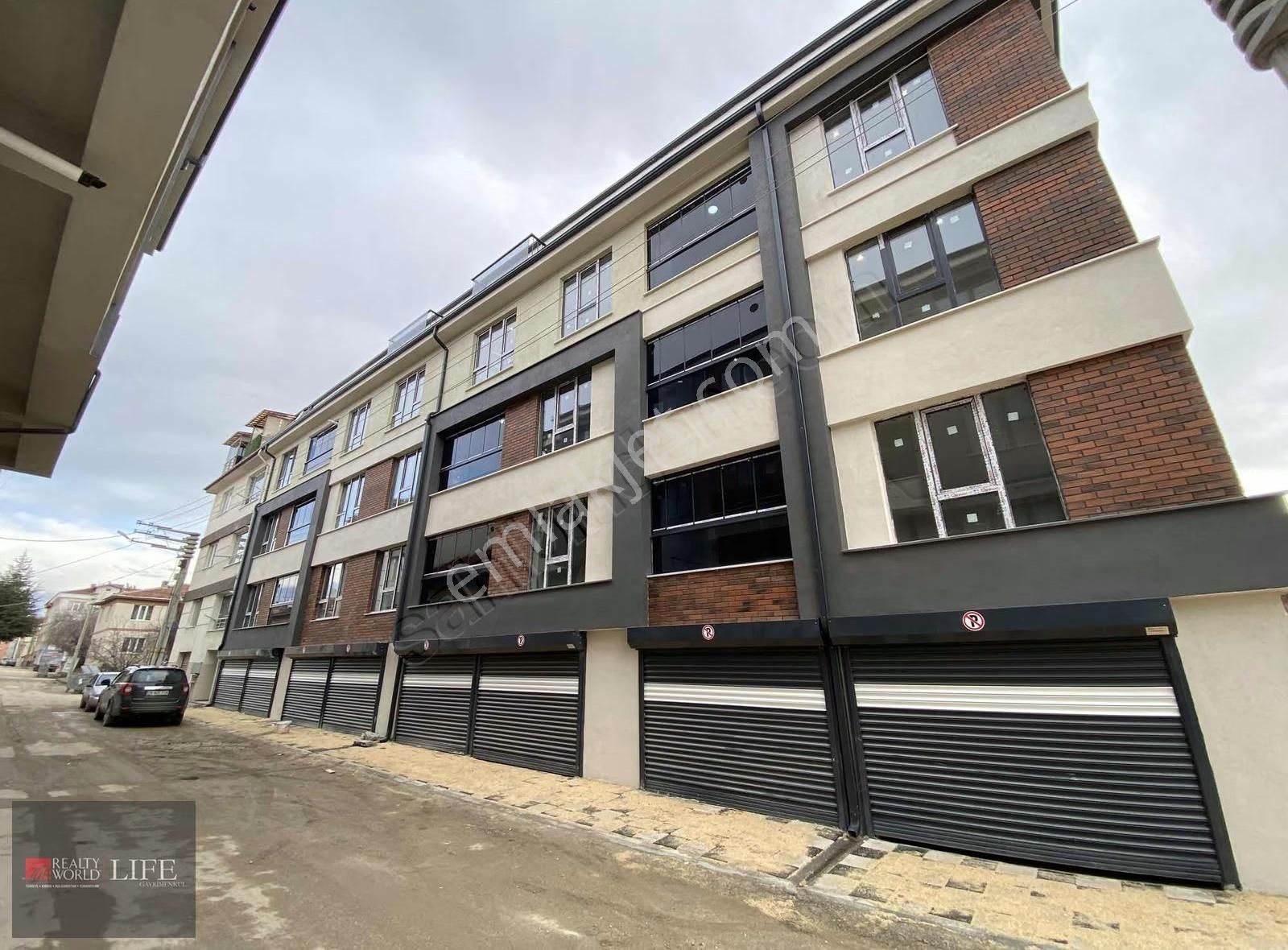 Rw Lıfe//çamlıca Mh Özel Garajlı Geniş 3+1 Ara Kat Satılık Daire