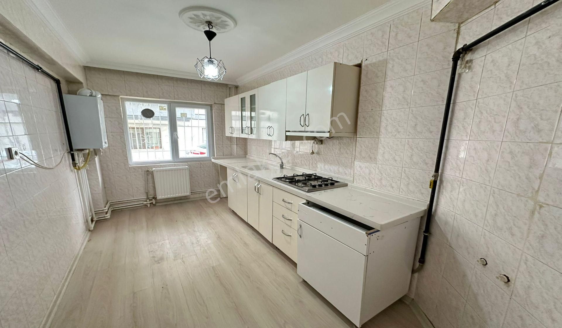 Kuşcağız Conker Caddesi Yakını Yüksek Giriş Masrafsız