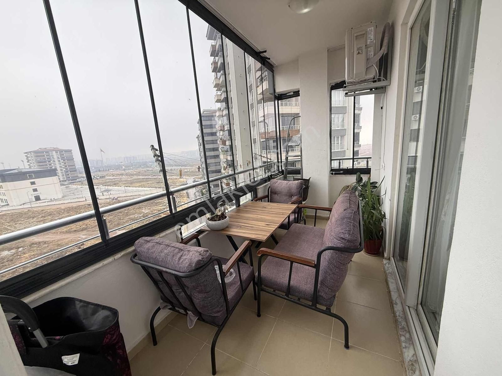 Uzaydan Akkent De Site İçerisinde Geniş Bakımlı Daire - Görsel 2