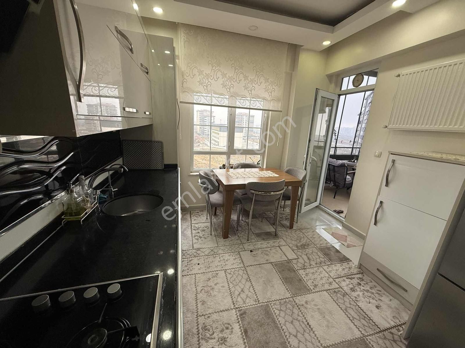 Uzaydan Akkent De Site İçerisinde Geniş Bakımlı Daire - Görsel 18