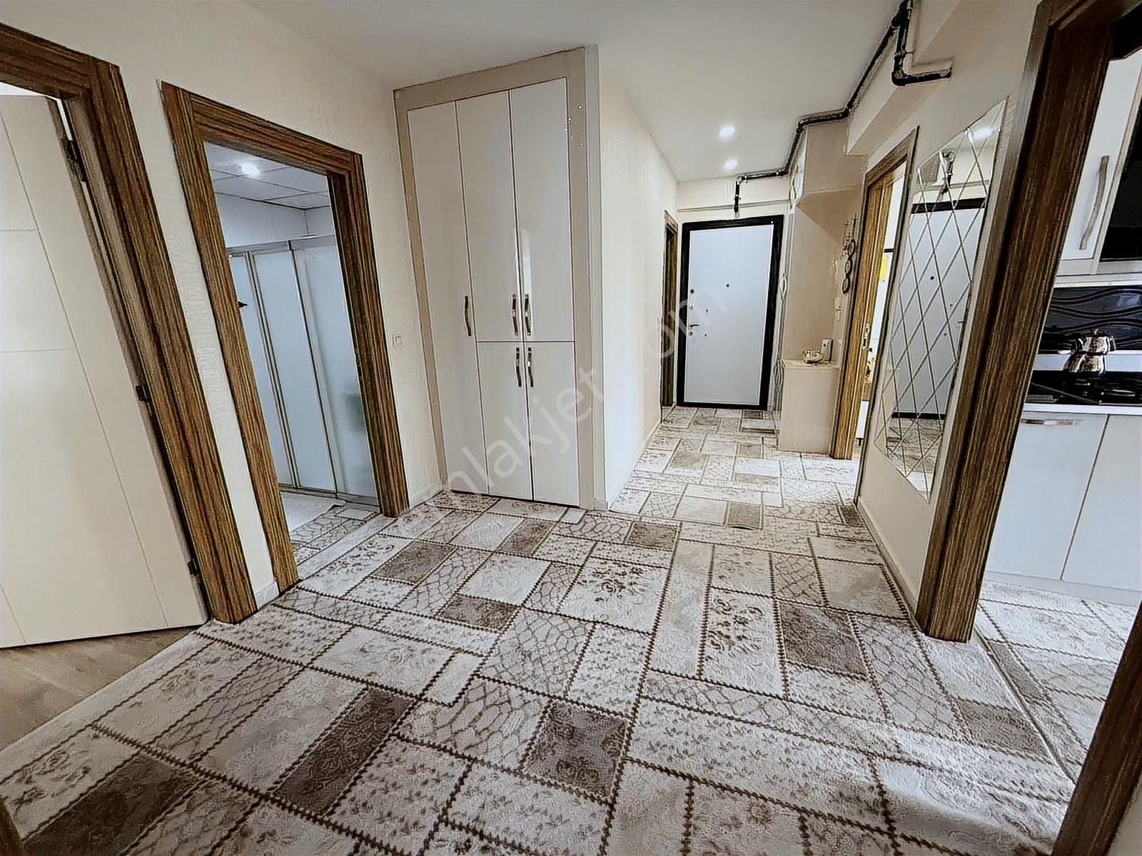 Uzaydan Akkent De Site İçerisinde Geniş Bakımlı Daire - Görsel 11