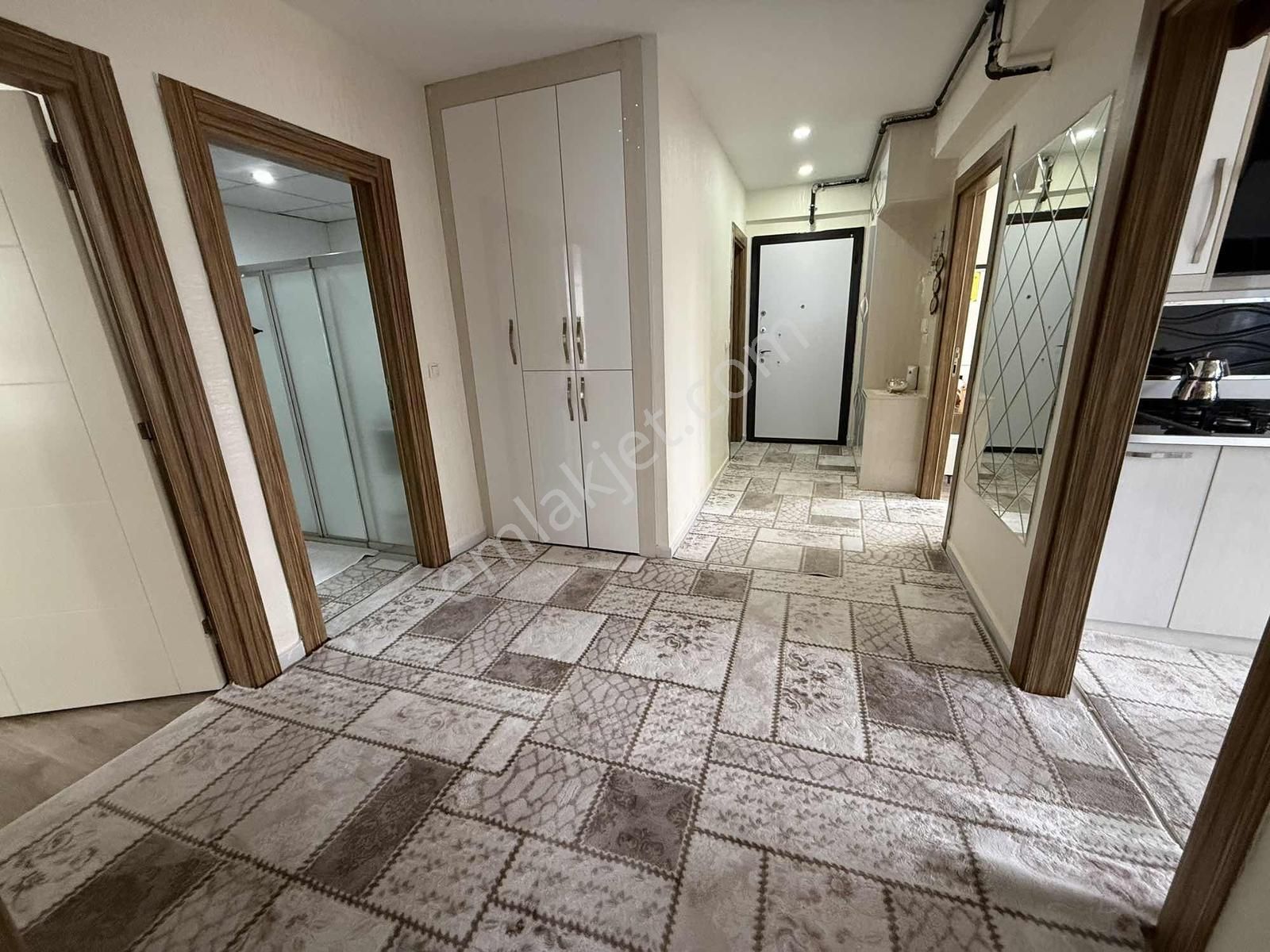 Uzaydan Akkent De Site İçerisinde Geniş Bakımlı Daire - Görsel 16