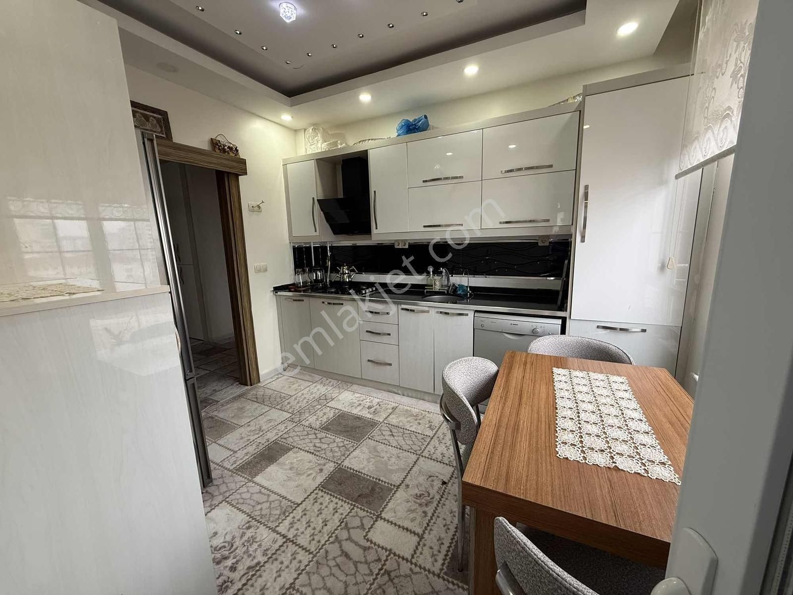 Uzaydan Akkent De Site İçerisinde Geniş Bakımlı Daire - Görsel 19