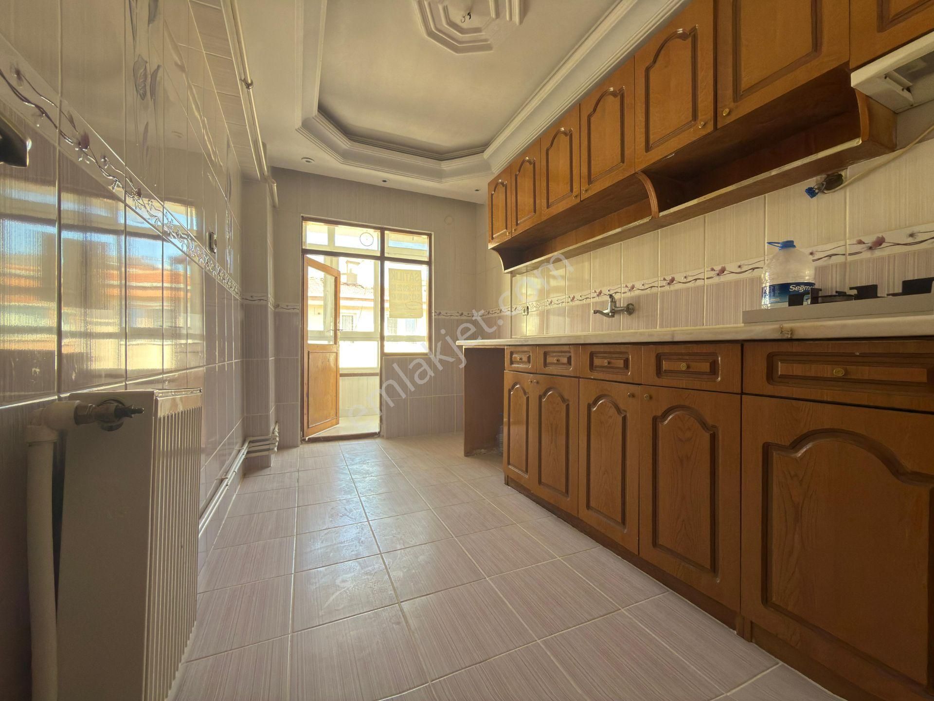 Kalecik Emlak'tan Fatih Mah.çarşı İçinde 3.kat 3+1 Yapılı Daire