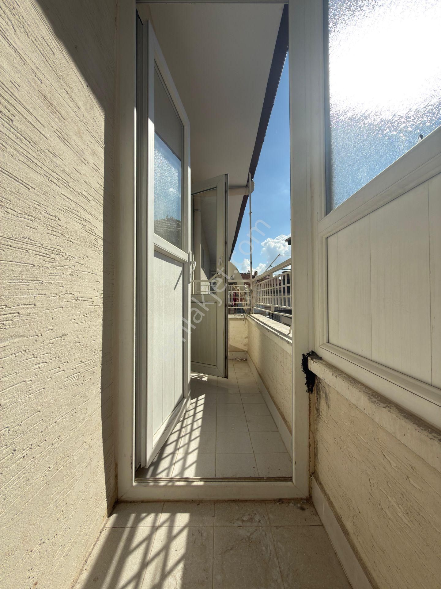 Kalecik Emlak'tan Fatih Mah.çarşı İçinde 3.kat 3+1 Yapılı Daire - Görsel 18